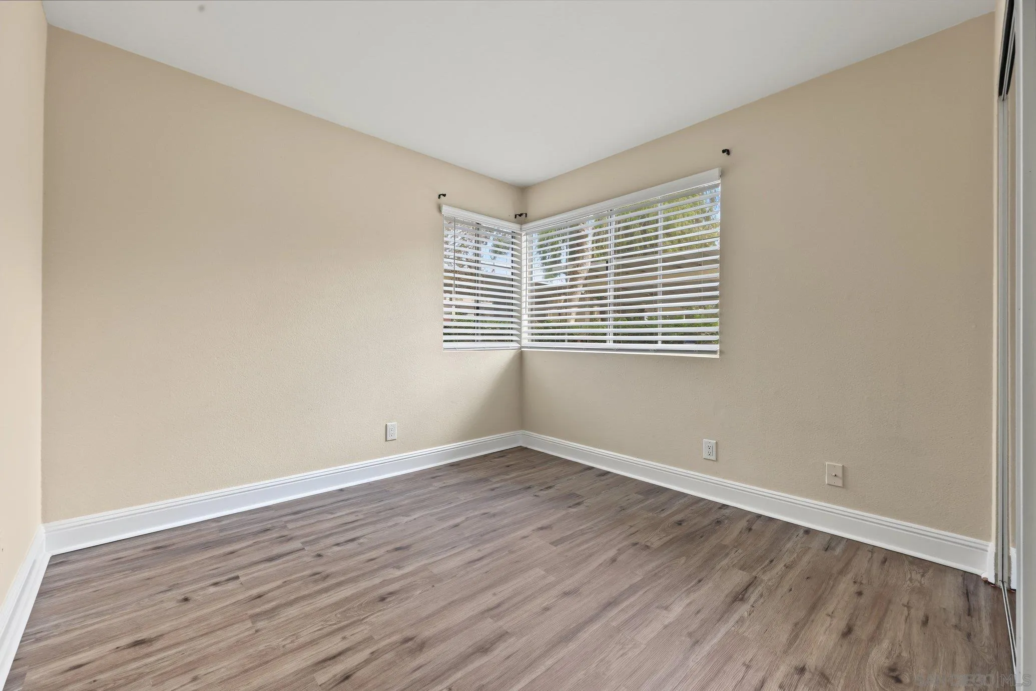 https://cdn.realtyfeed.com/cdn/127/260023077/047b89a37093c13e81216f03aa0e500f.webp