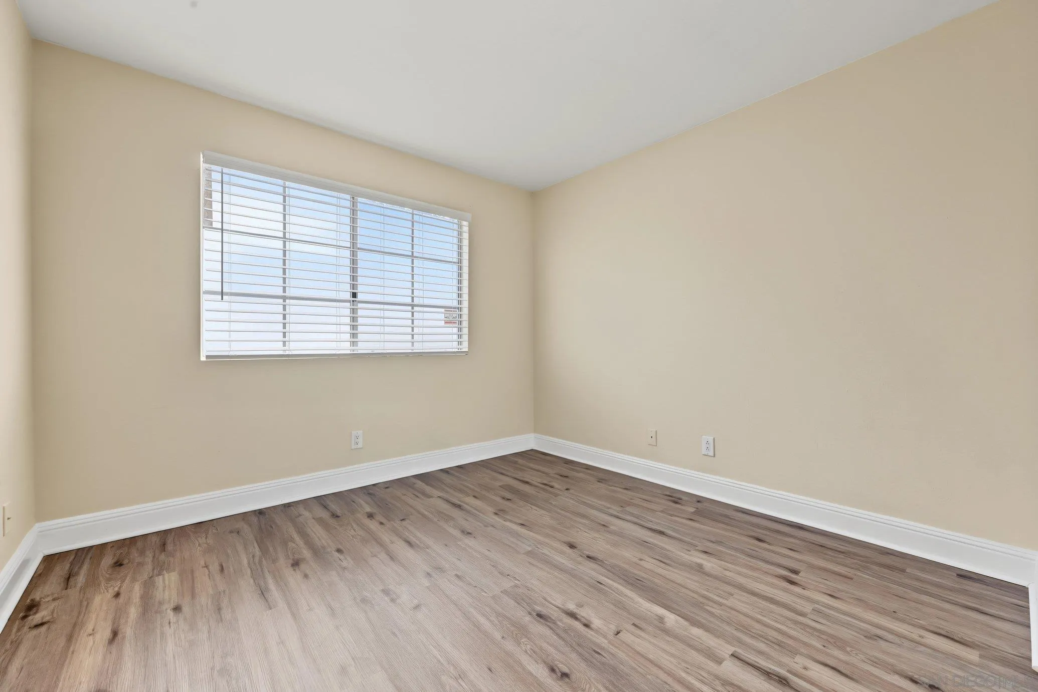 https://cdn.realtyfeed.com/cdn/127/260023077/2f7cc21c06c2f985ab7099b7815f2b96.webp