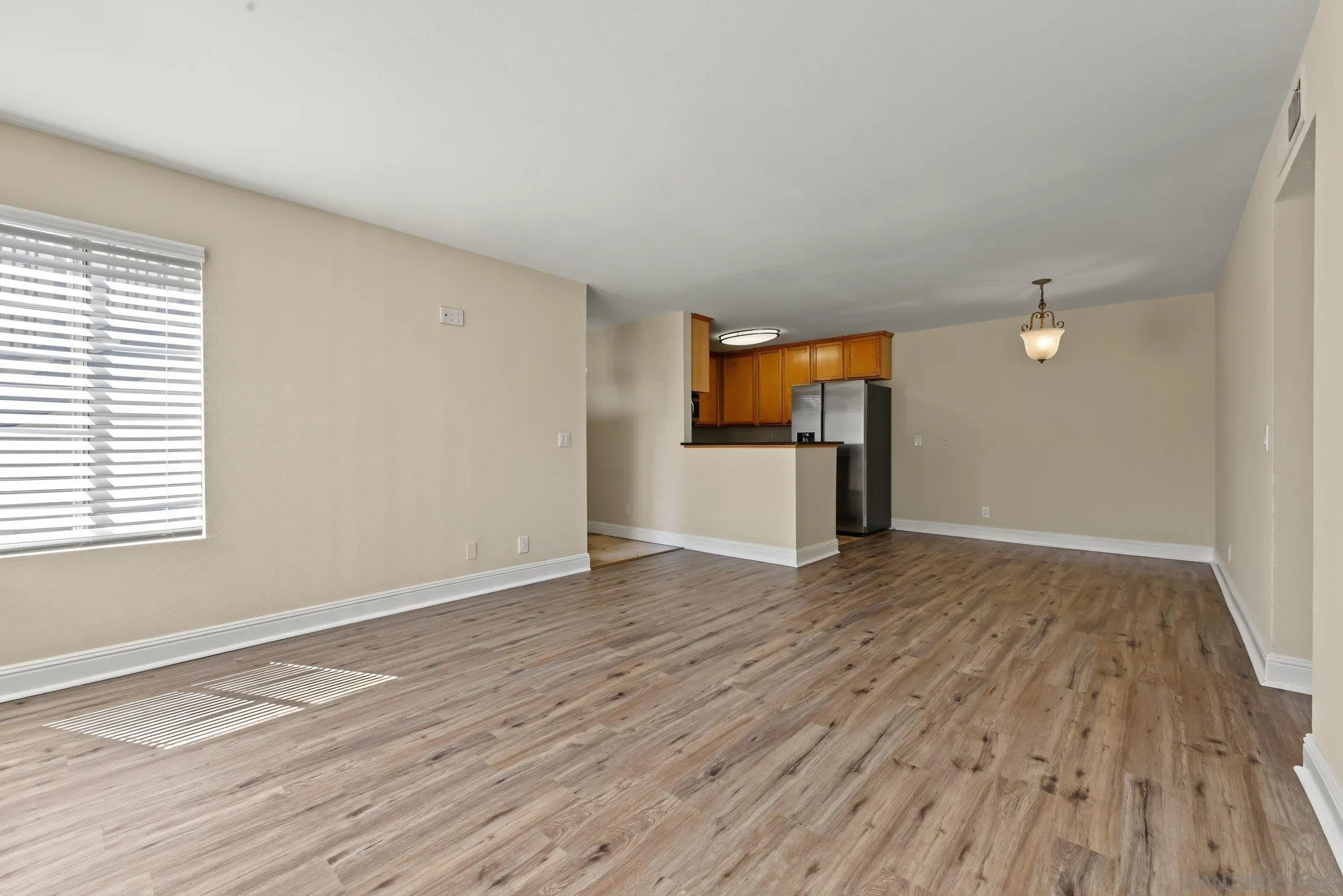 https://cdn.realtyfeed.com/cdn/127/260023077/3530439a2451ec3bdb22bddcdb8de3ef.webp