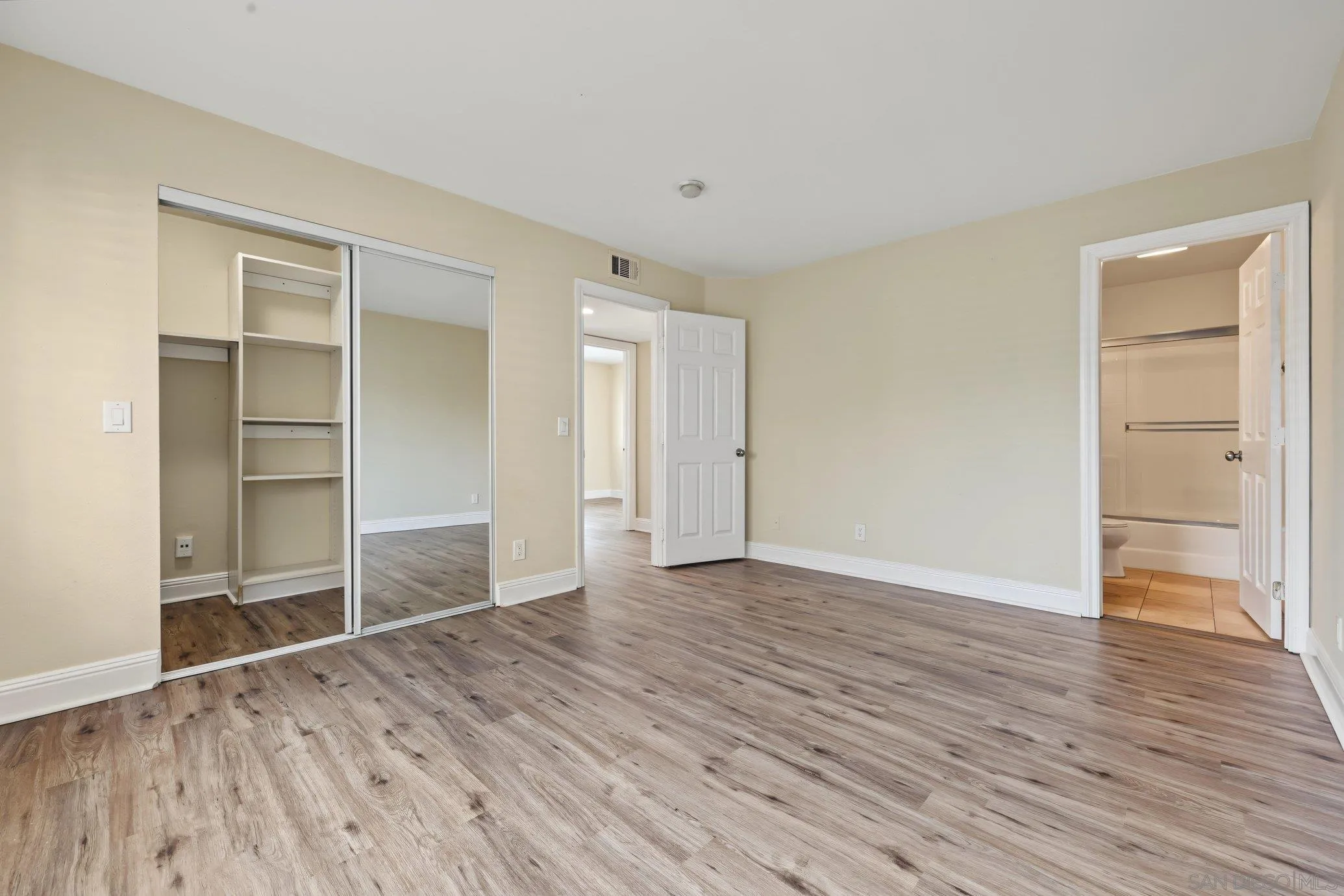 https://cdn.realtyfeed.com/cdn/127/260023077/449a14e8c9b85bc8c6bade19c3f4d5af.webp