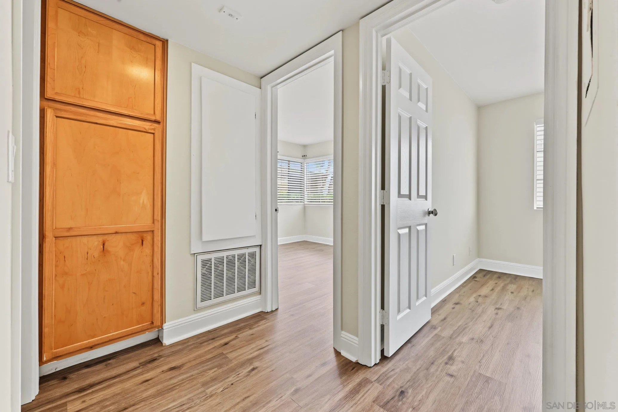 https://cdn.realtyfeed.com/cdn/127/260023077/714563bd6a61d2069f6b762d38ecf748.webp