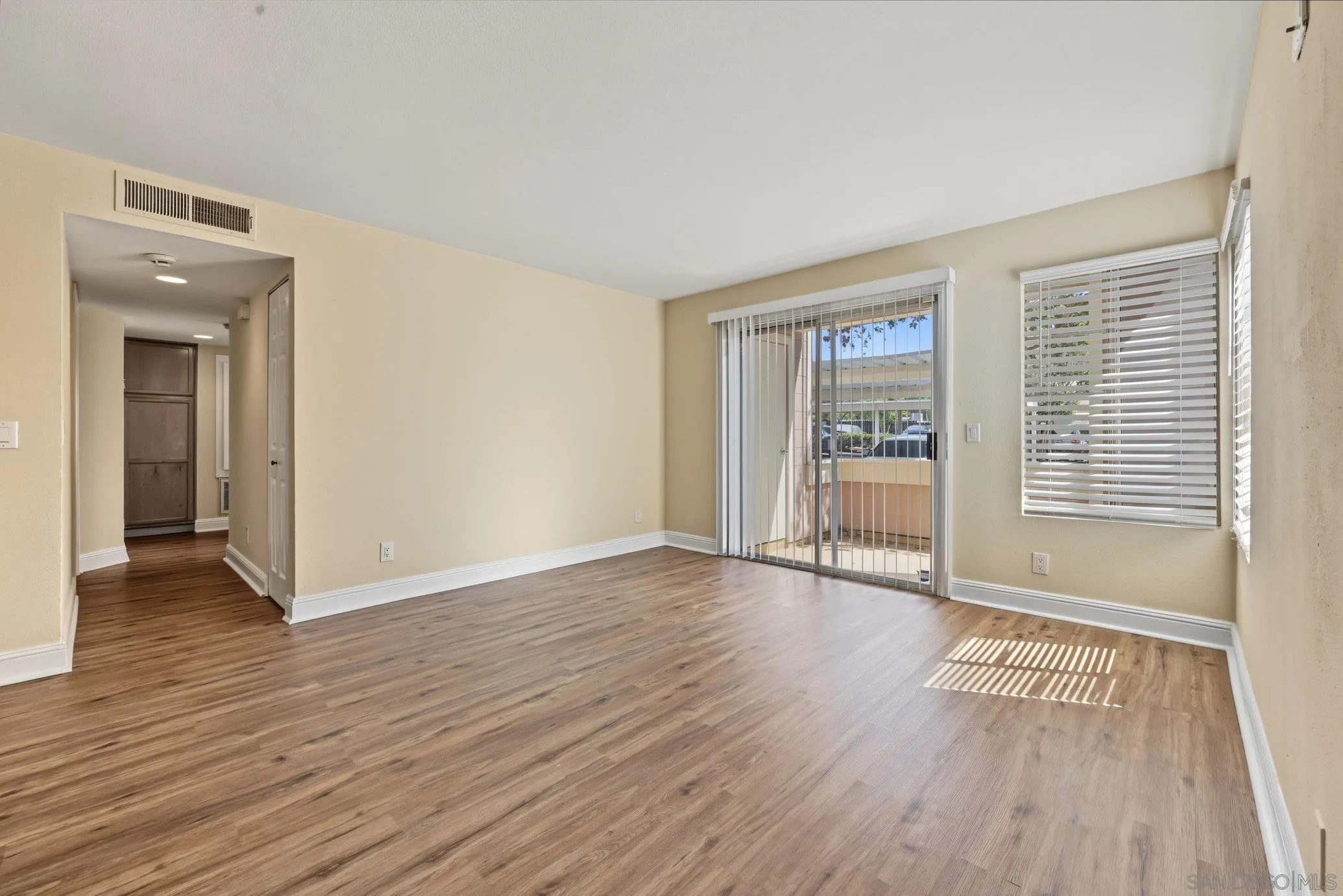 https://cdn.realtyfeed.com/cdn/127/260023077/a4f53750e293157bfcde79df7797cf0b.webp