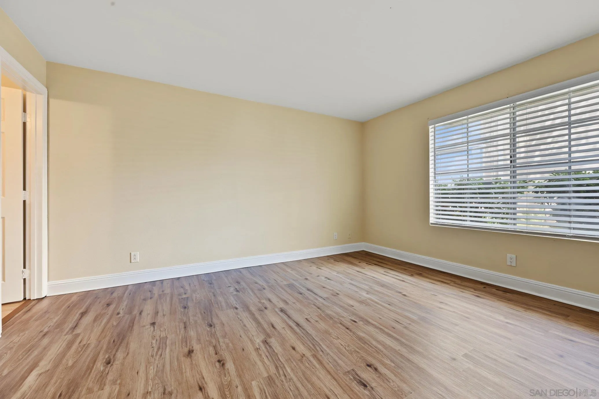 https://cdn.realtyfeed.com/cdn/127/260023077/b51bd5f4a9f7cba3484395408a0427e7.webp