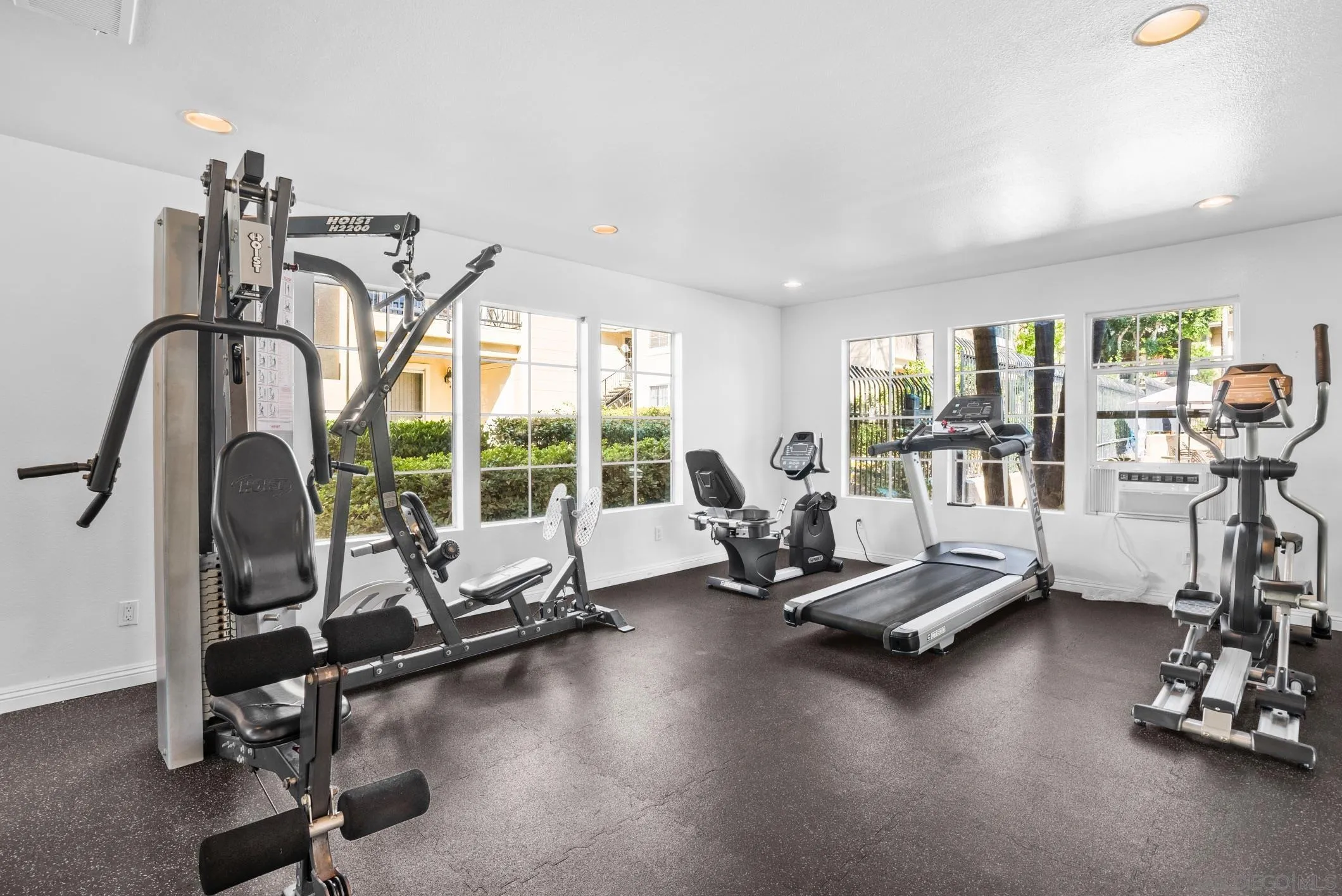 https://cdn.realtyfeed.com/cdn/127/260023077/c7370d020d44d43b3fa1bc076b35b20c.webp