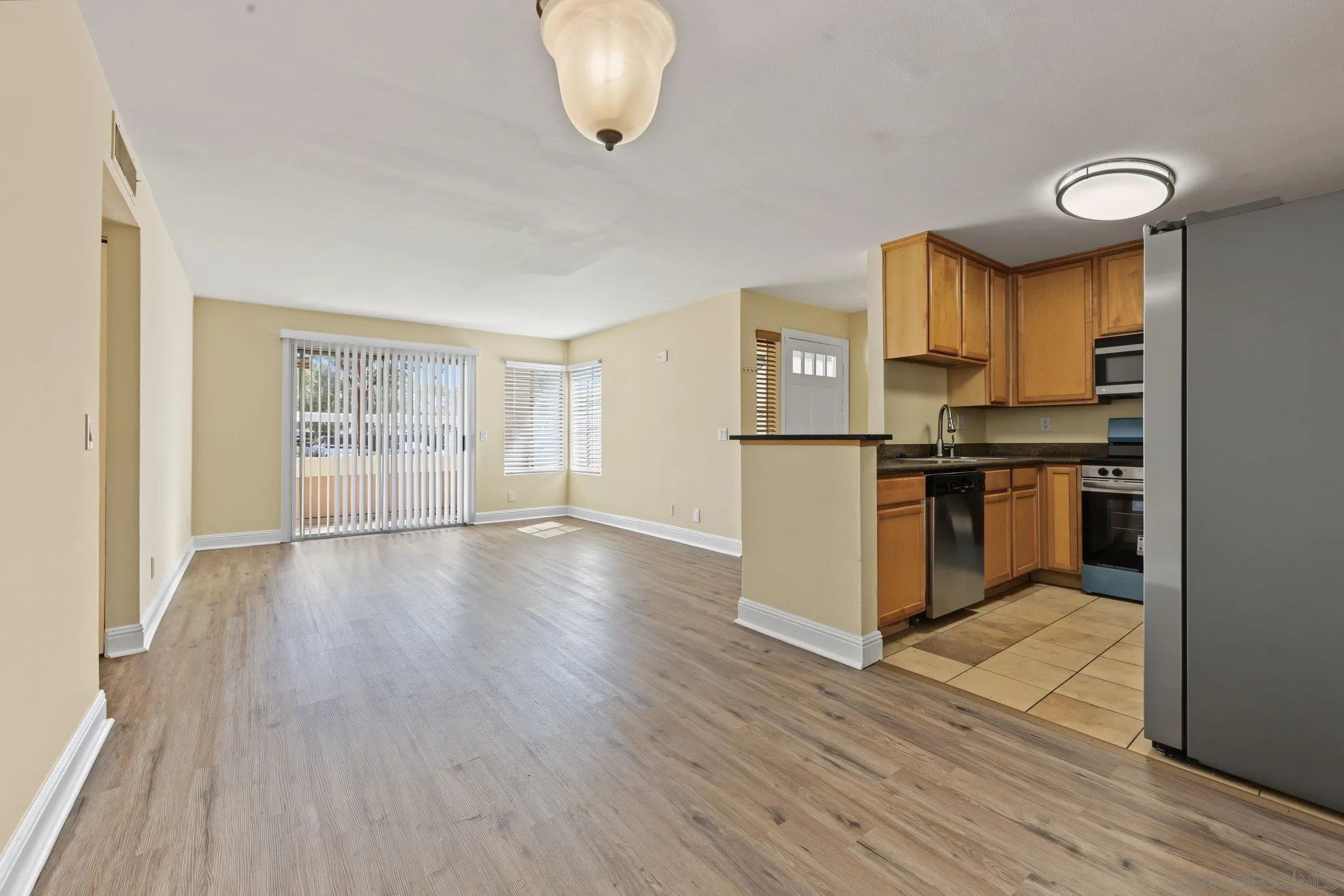 https://cdn.realtyfeed.com/cdn/127/260023077/ca1b864d060f4a57ff6250cbbc1066ad.webp
