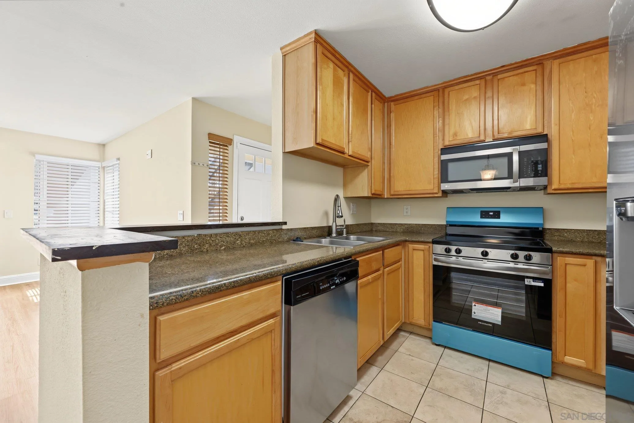 https://cdn.realtyfeed.com/cdn/127/260023077/e9fdffd5f4cddbf21d14a4b5084ef891.webp