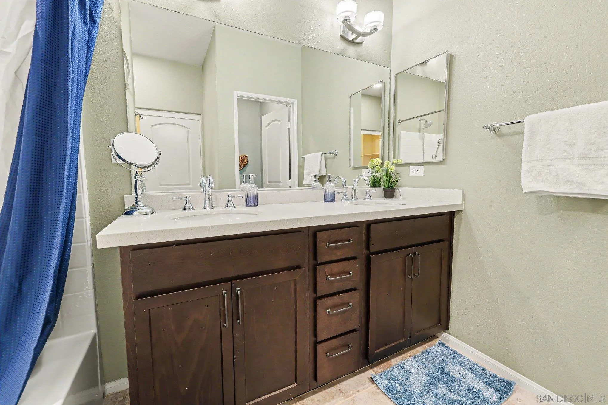 https://cdn.realtyfeed.com/cdn/127/260023078/38f6883f696b0731ccf9f461d0231397.webp