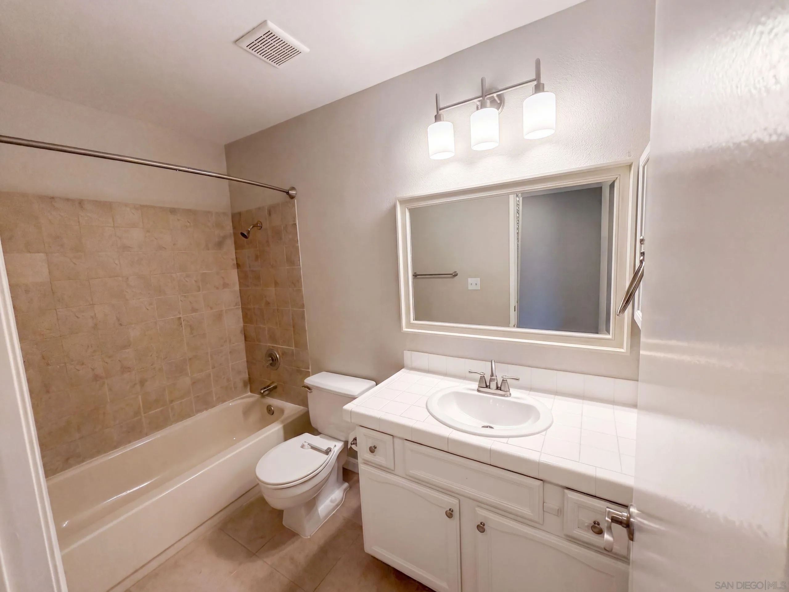 https://cdn.realtyfeed.com/cdn/127/260023079/3430418709b96de6e4619e8e86e48fd5.webp