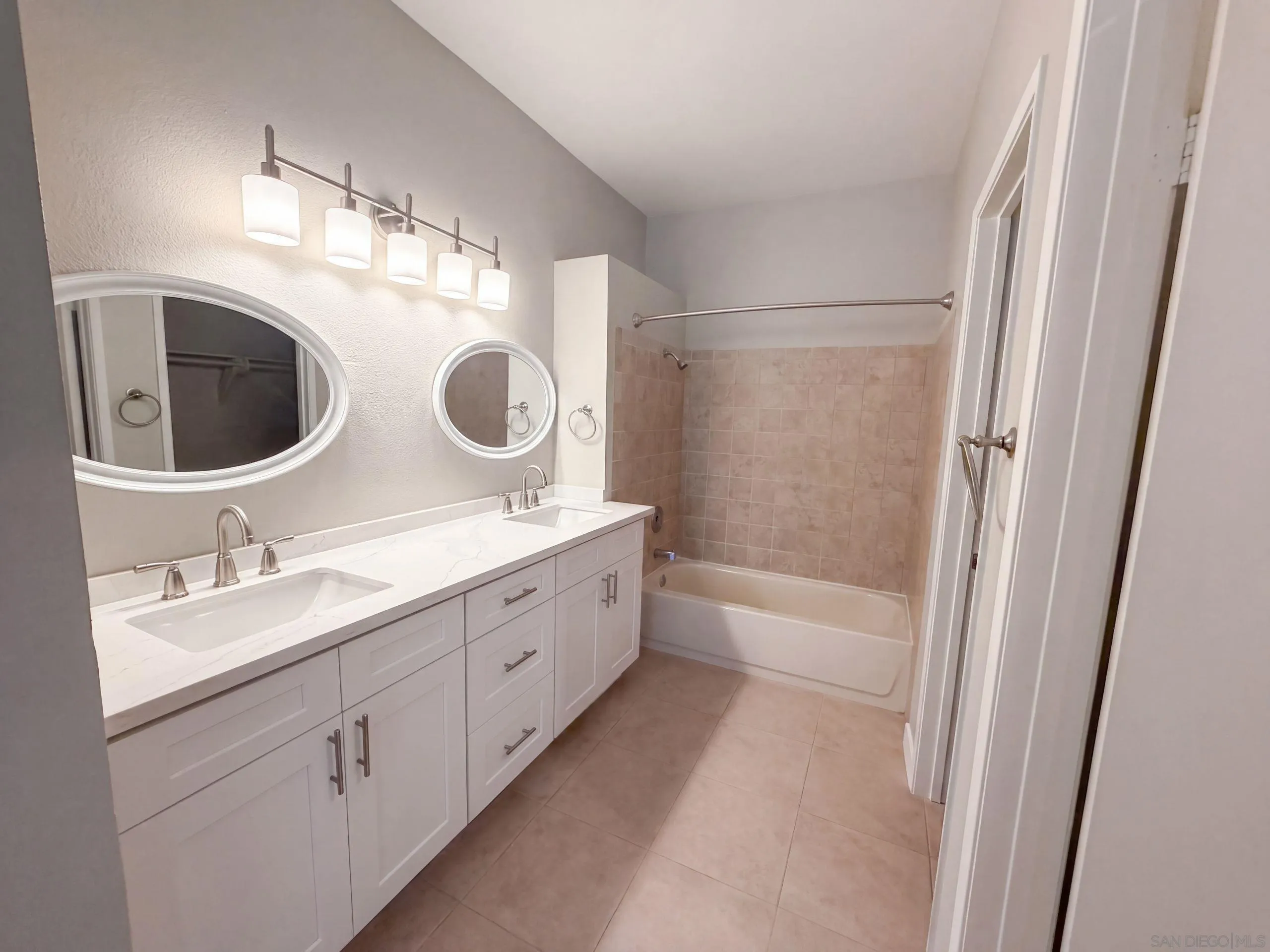 https://cdn.realtyfeed.com/cdn/127/260023079/e607bd8fbfc74061846b810ef8e19633.webp