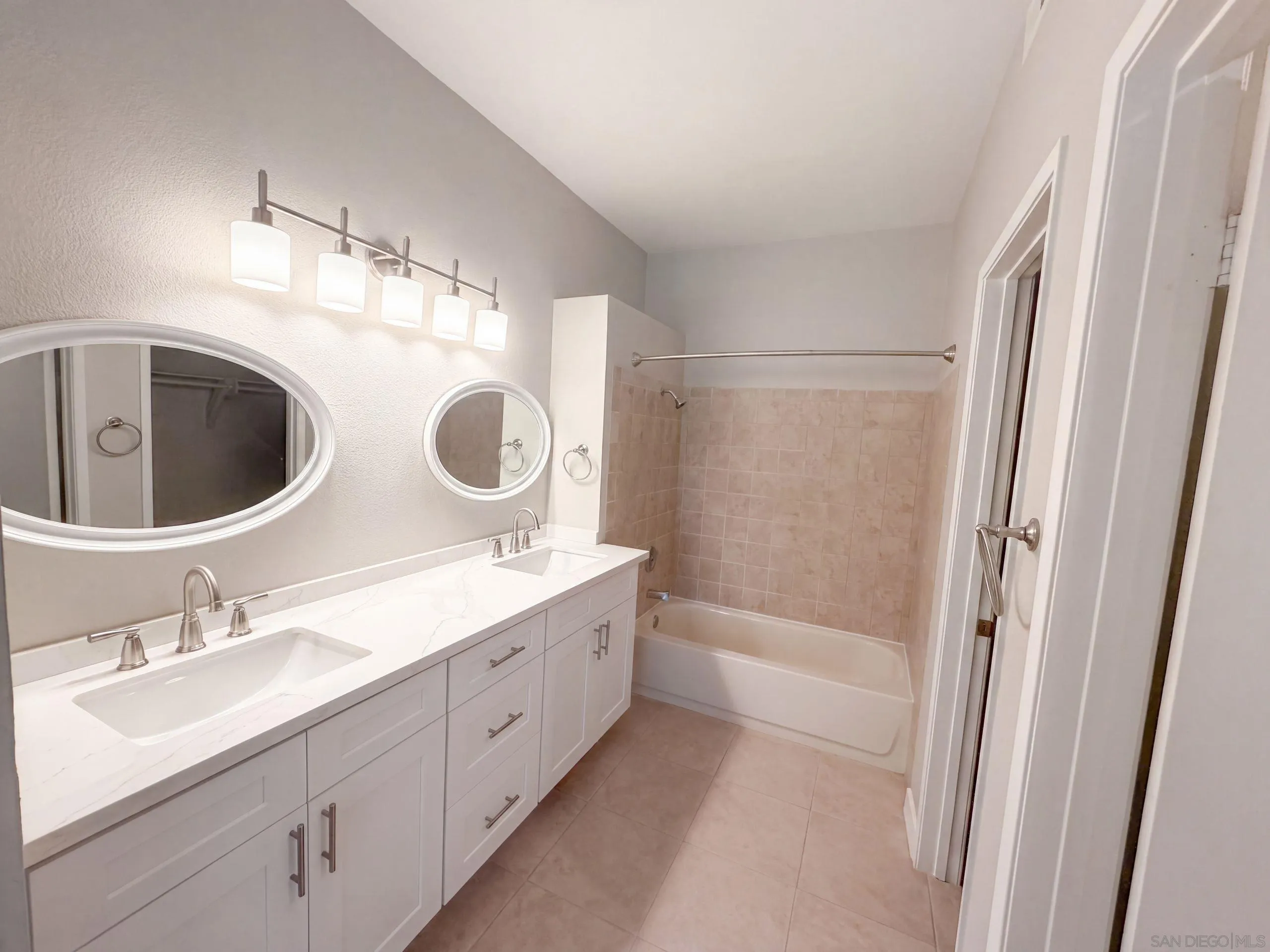 https://cdn.realtyfeed.com/cdn/127/260023079/fd945e82015f8b52699a35c936b366c3.webp