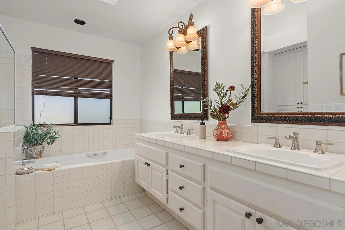 https://cdn.realtyfeed.com/cdn/127/260023083/a7d23a759f218c3c5741ccde86a9c1fd.webp