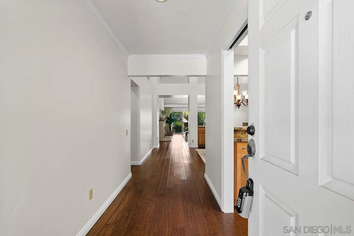 https://cdn.realtyfeed.com/cdn/127/260023083/c0f78109087d6c9451cdd41d67ad8ec7.webp