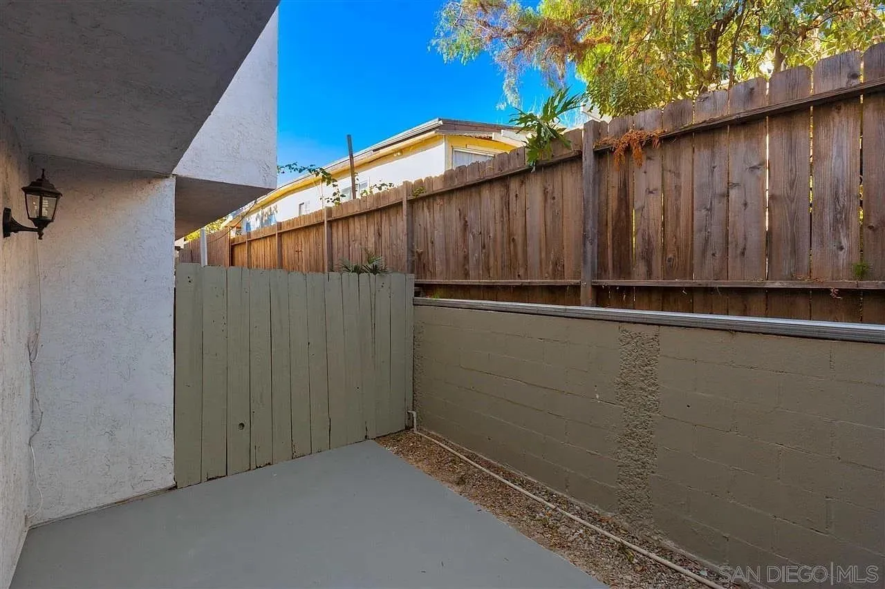 https://cdn.realtyfeed.com/cdn/127/260023084/b920d3d0c16c417aafcdfddee33c45f3.webp