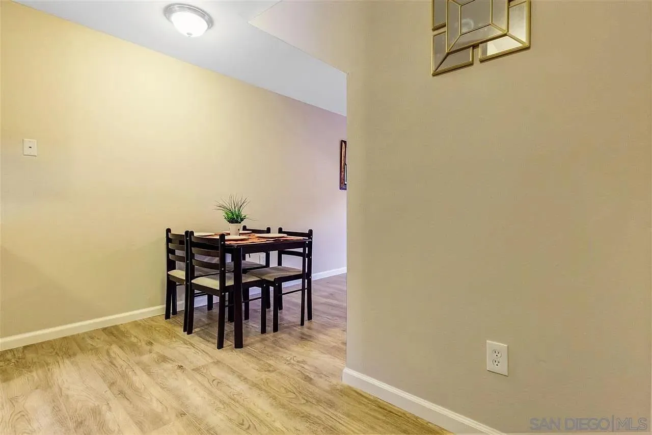 https://cdn.realtyfeed.com/cdn/127/260023084/bcc540b2379344135dee78eb9582a6a9.webp