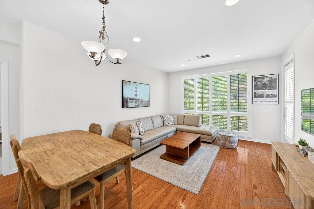 https://cdn.realtyfeed.com/cdn/127/260023087/dd27fc84b51285189007648226b9d135.webp