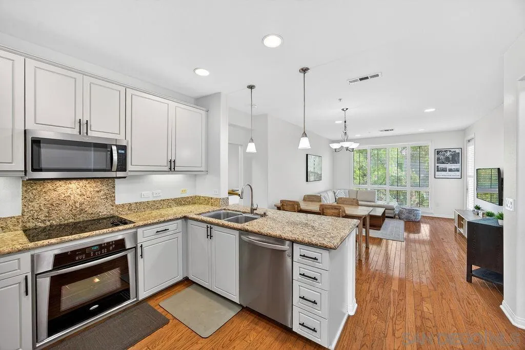https://cdn.realtyfeed.com/cdn/127/260023087/ede3bf4a3fb5bd093d01b107ff0a549e.webp