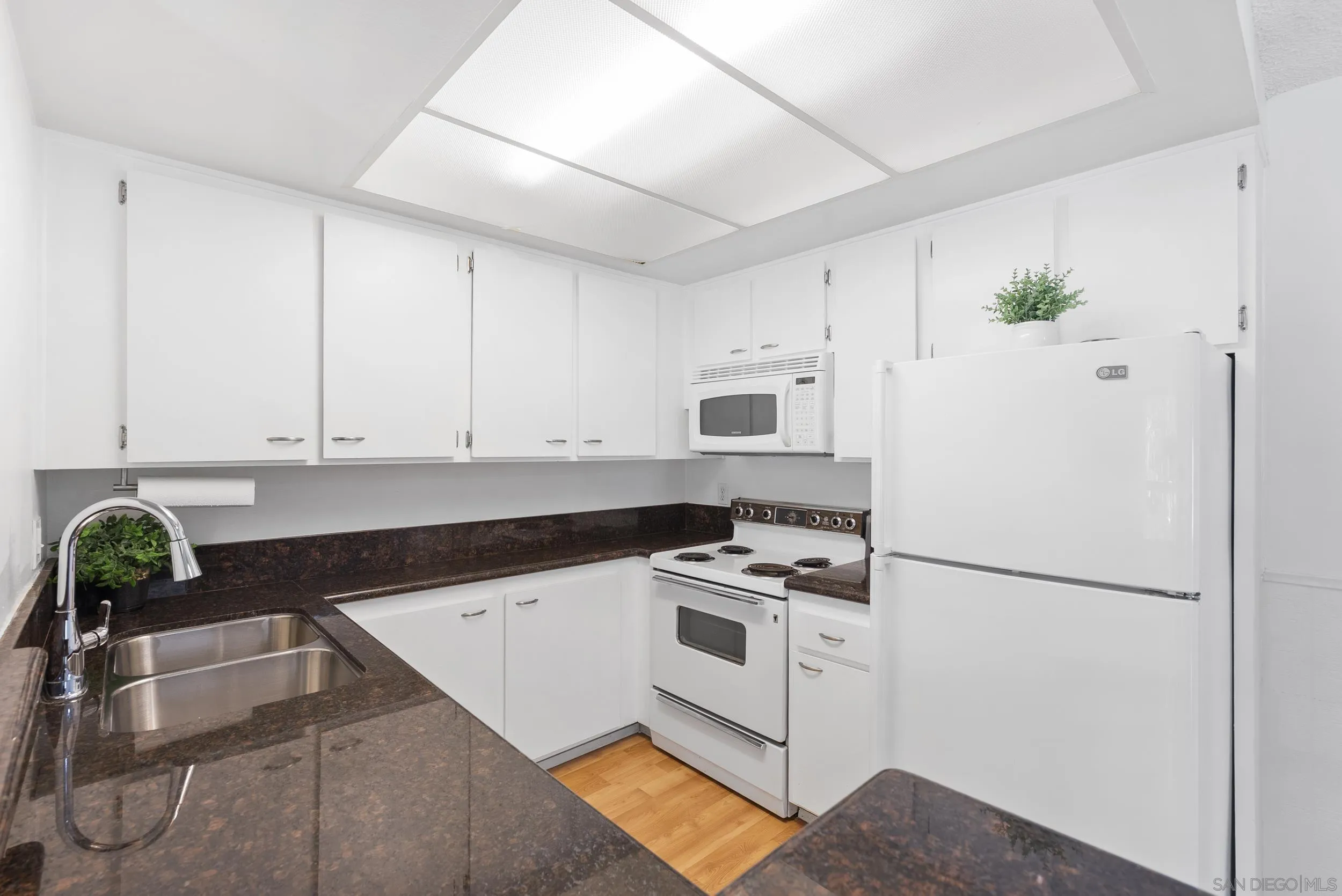 https://cdn.realtyfeed.com/cdn/127/260023090/1dbd38dc46ae93a6adf9fdbcdd202979.webp