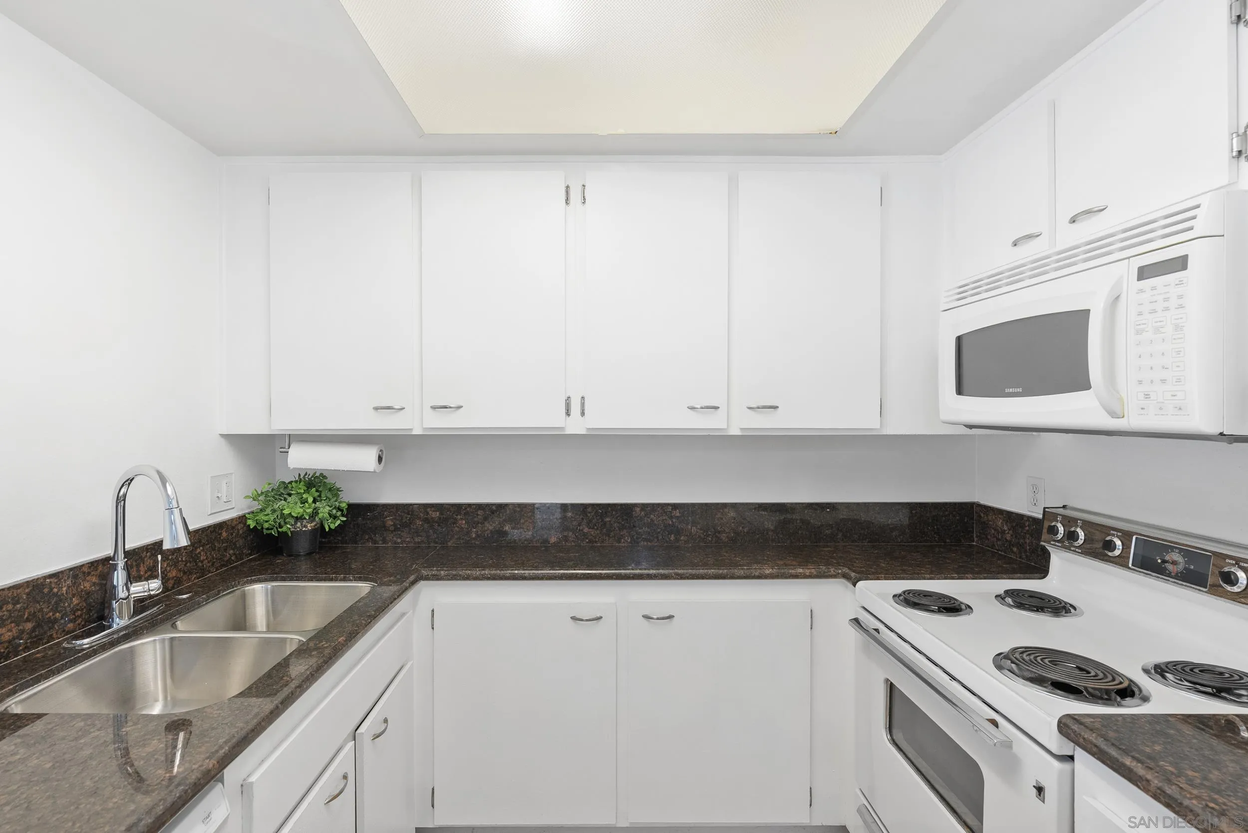 https://cdn.realtyfeed.com/cdn/127/260023090/4c8131f9896a45cf966949a167c7a38e.webp