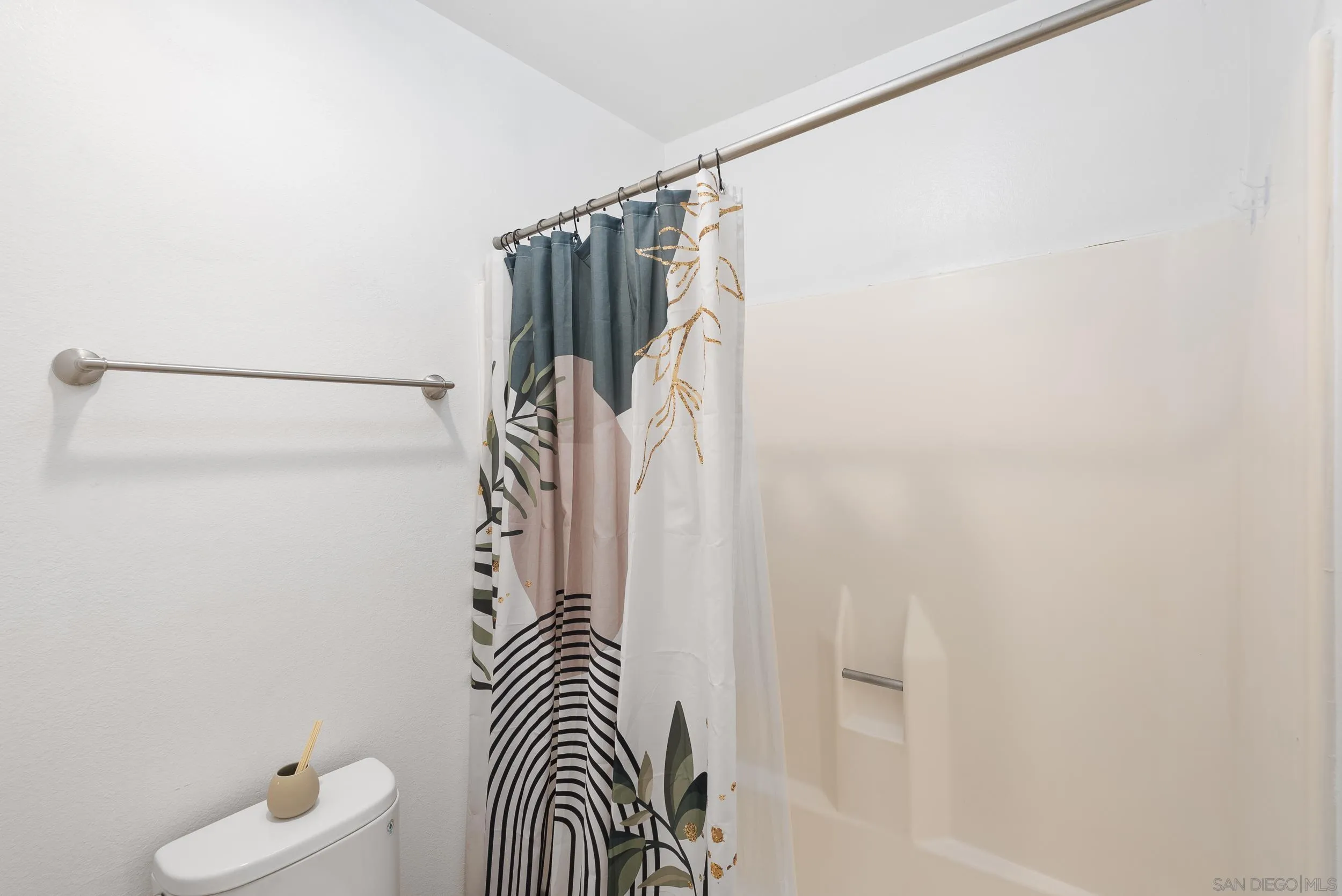 https://cdn.realtyfeed.com/cdn/127/260023090/5653dbf00885c7a891674a30e1105428.webp