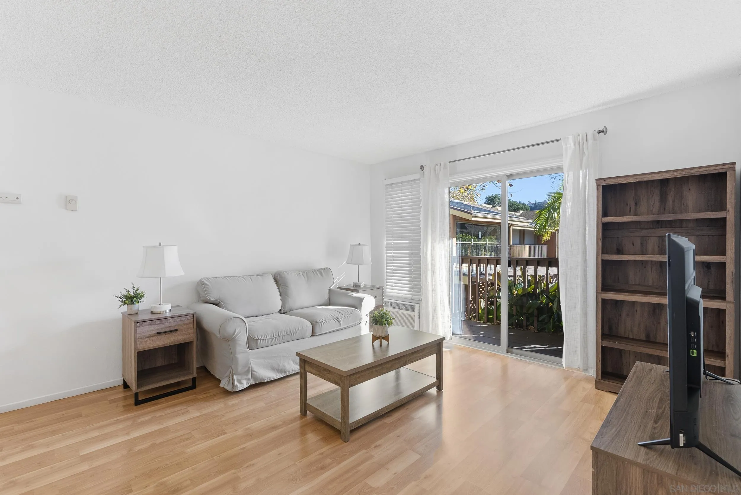 https://cdn.realtyfeed.com/cdn/127/260023090/b4bcbdcabee6bcf44bd1048f97814fa0.webp