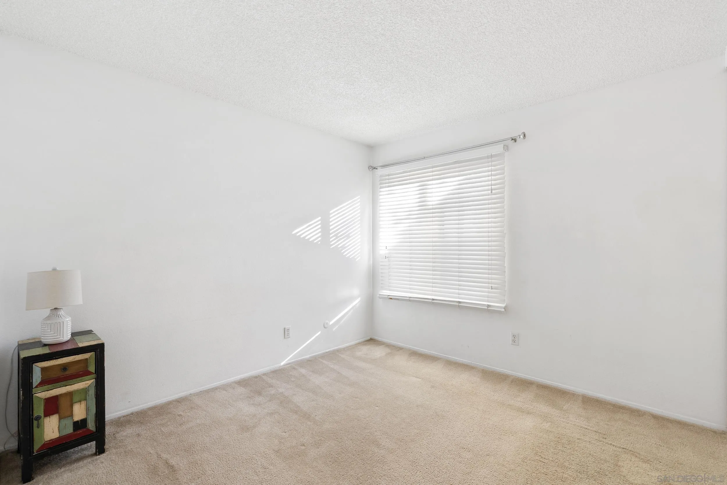https://cdn.realtyfeed.com/cdn/127/260023090/daf8e68230d20877d0d04d1e61832c02.webp