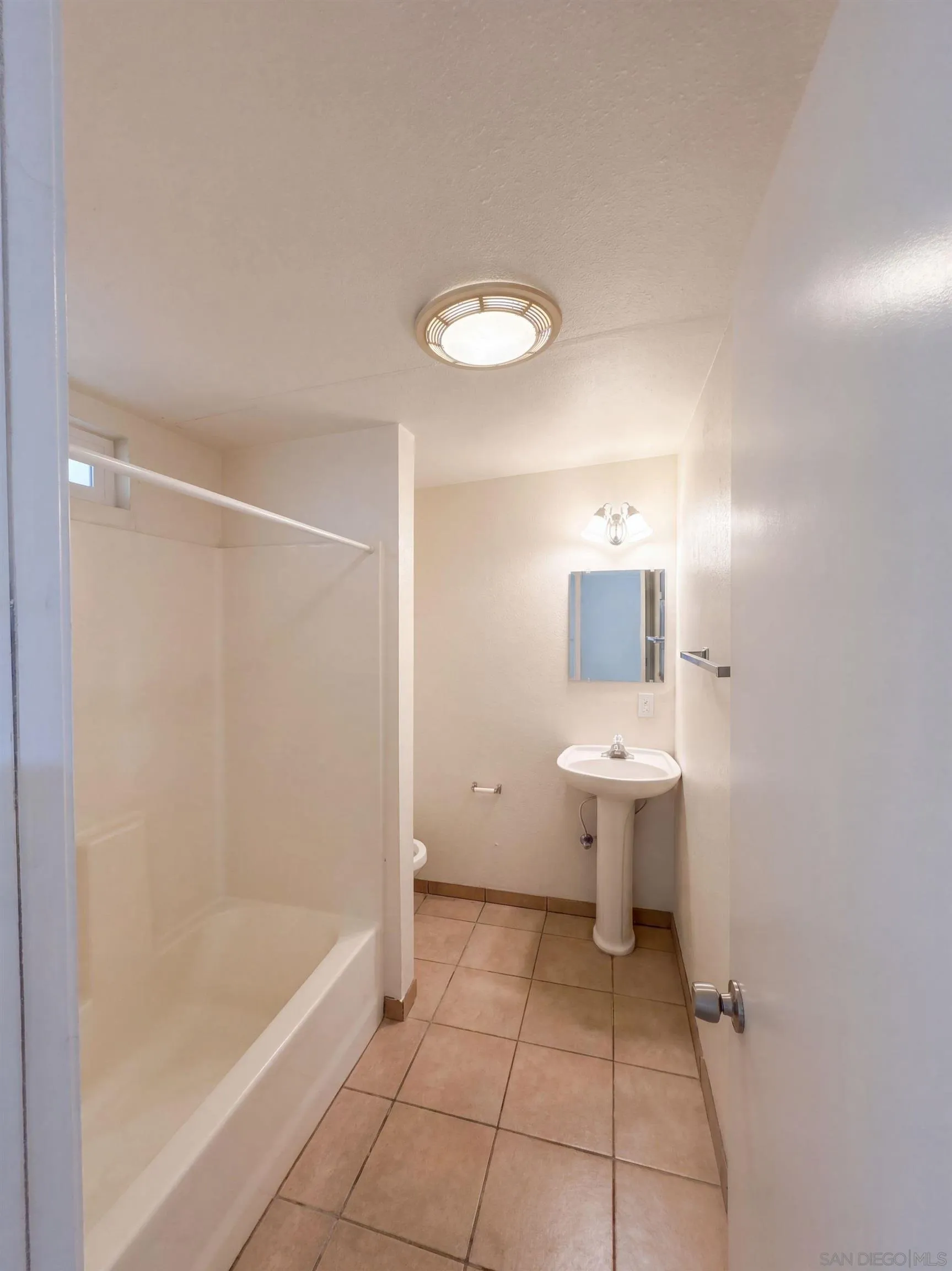 https://cdn.realtyfeed.com/cdn/127/260023094/99616027c36f9f96f4dea2e5c2e56c10.webp