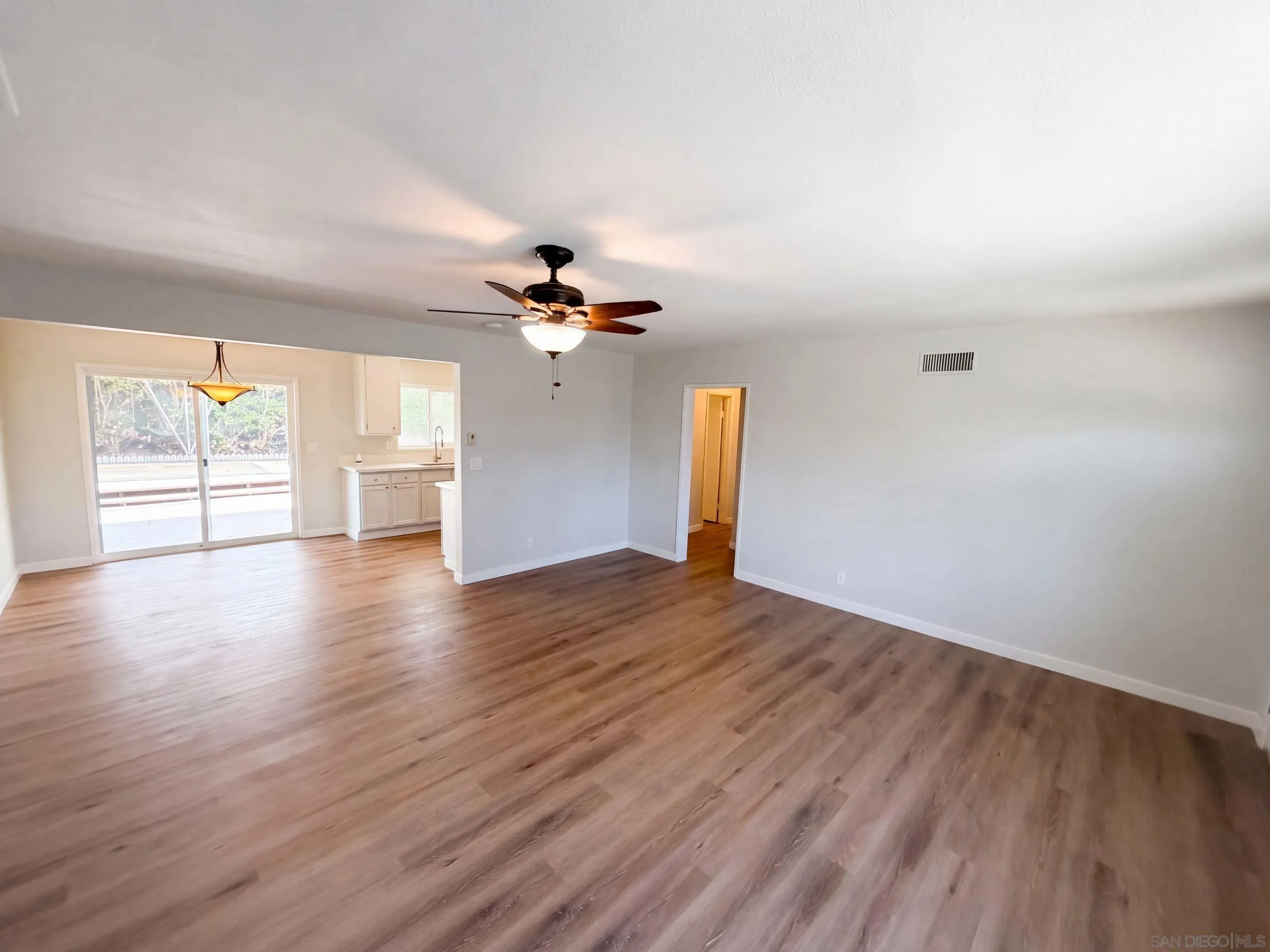 https://cdn.realtyfeed.com/cdn/127/260023094/dd4896ae413d17024643b8663700201b.webp