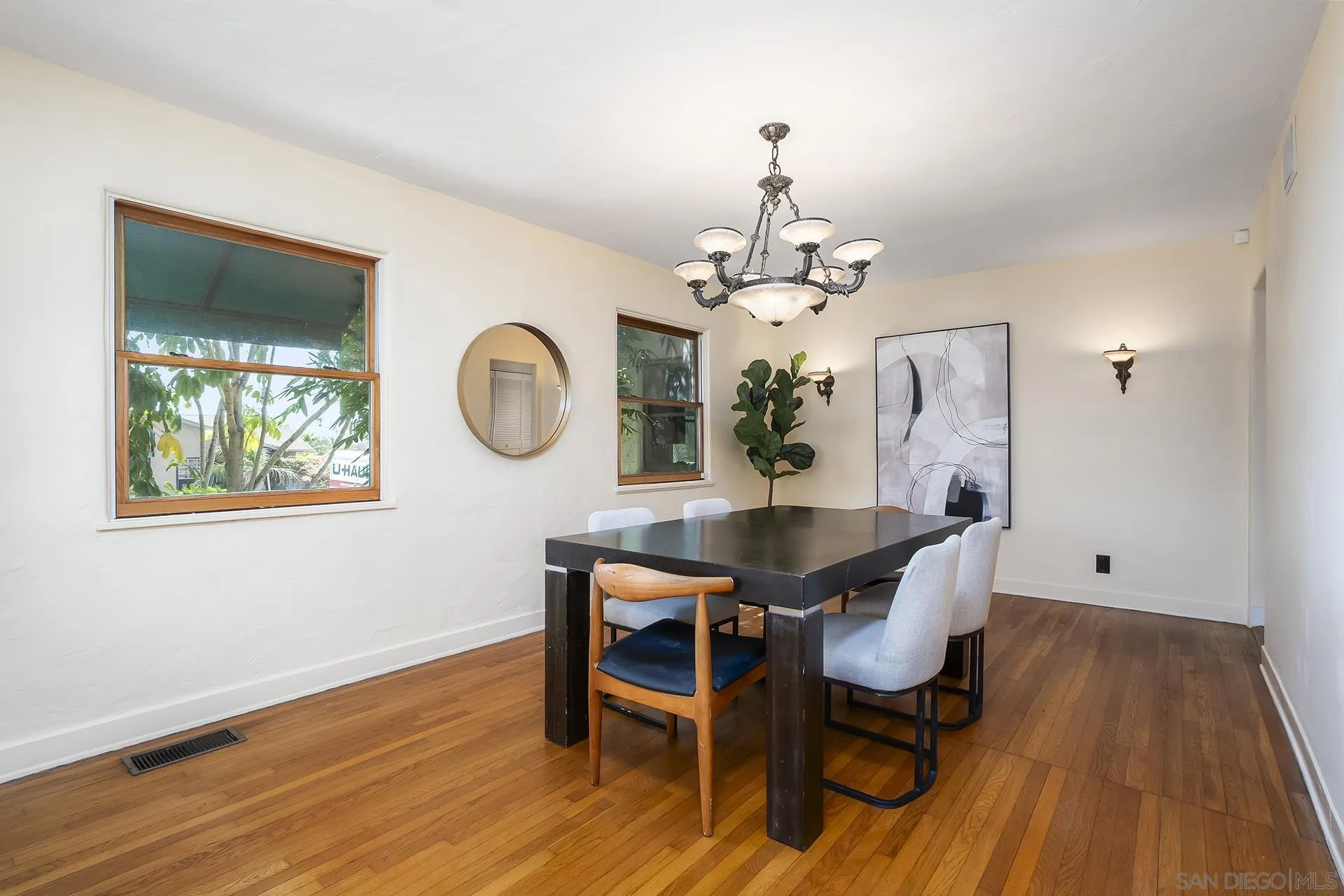 https://cdn.realtyfeed.com/cdn/127/260023098/1f9d5ea17349a2d3876764f0e575cece.webp