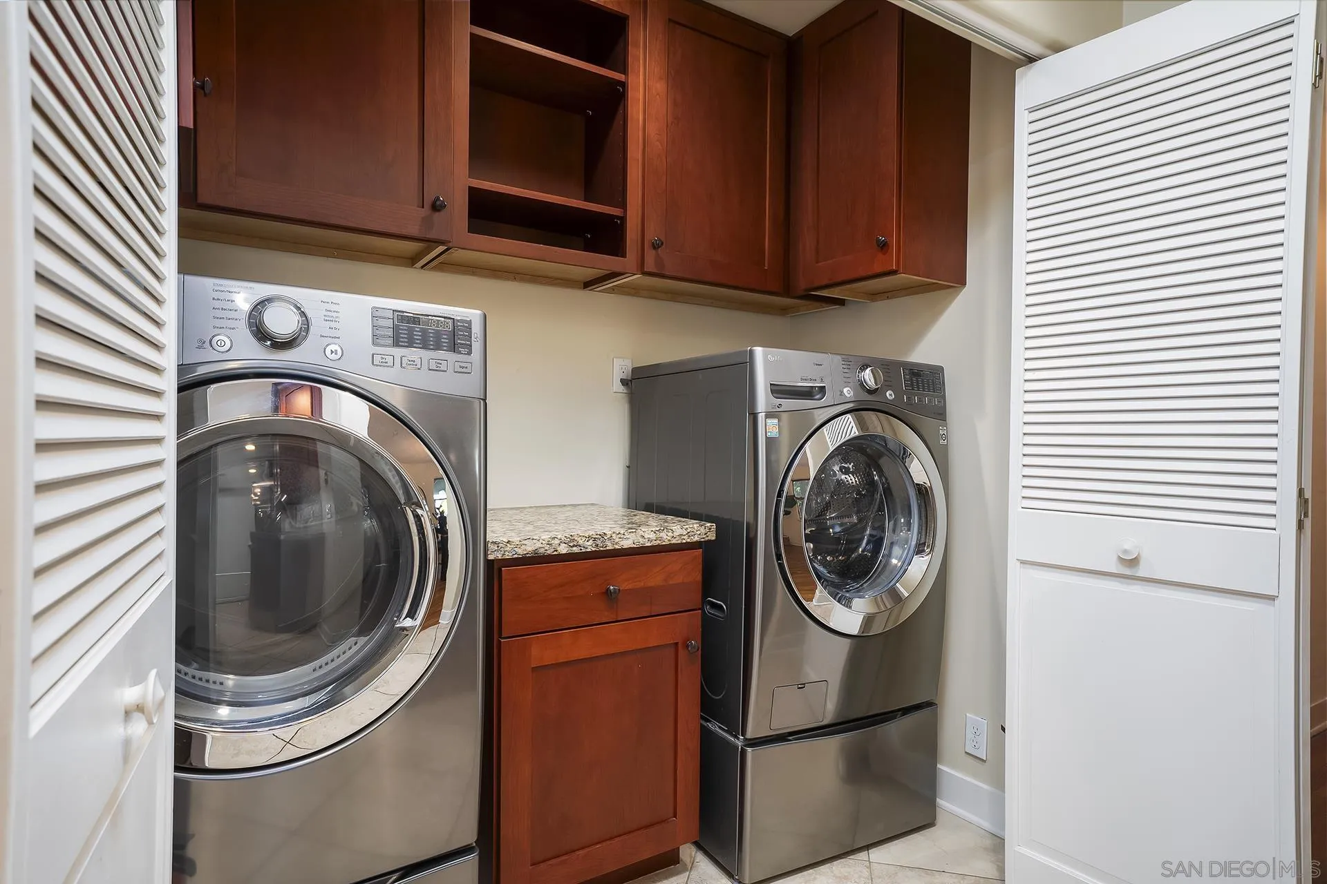 https://cdn.realtyfeed.com/cdn/127/260023098/2ffc28867eae00edbef96a47aeb3c84f.webp