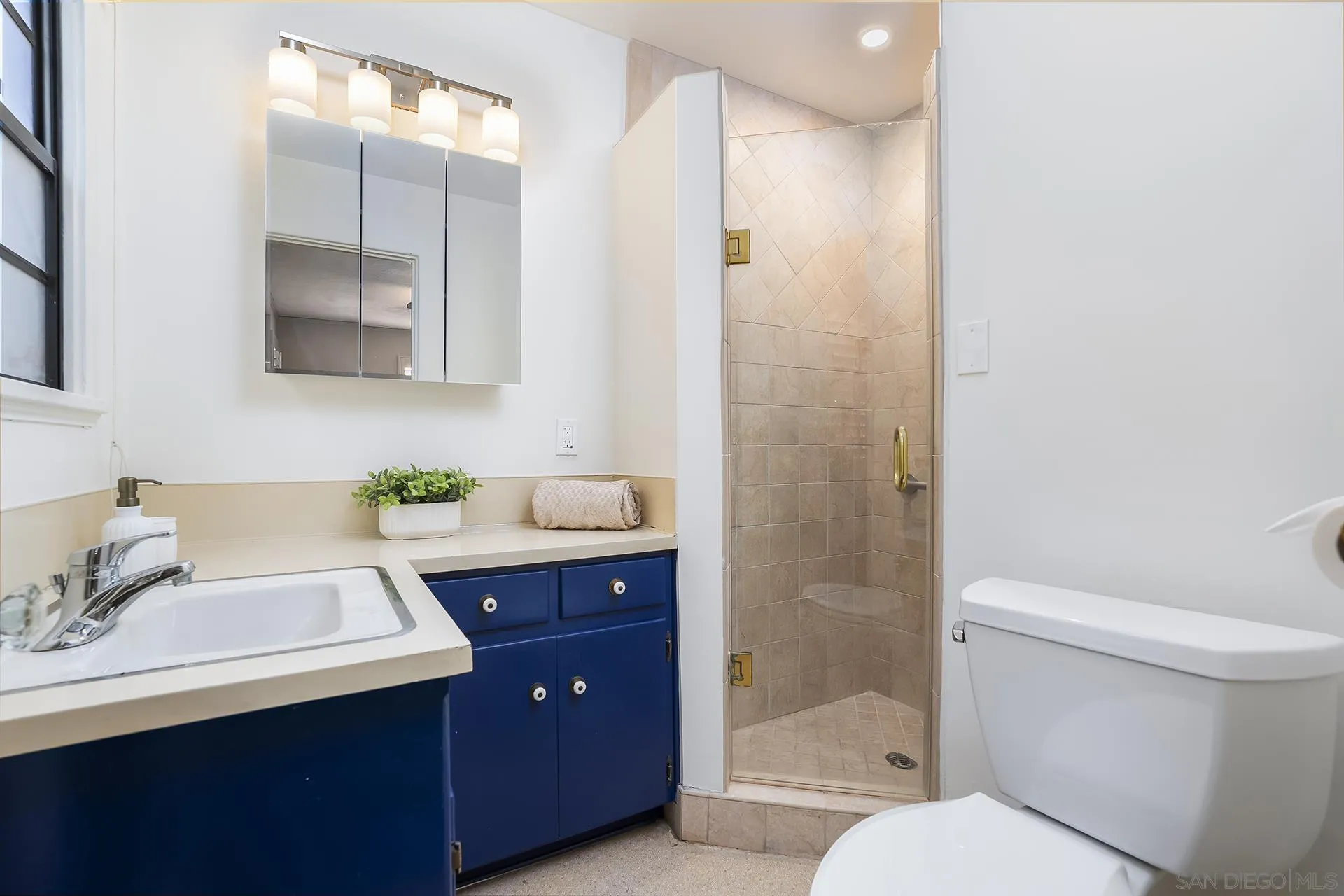 https://cdn.realtyfeed.com/cdn/127/260023098/382c755854701249e94ce20621f3ed0c.webp