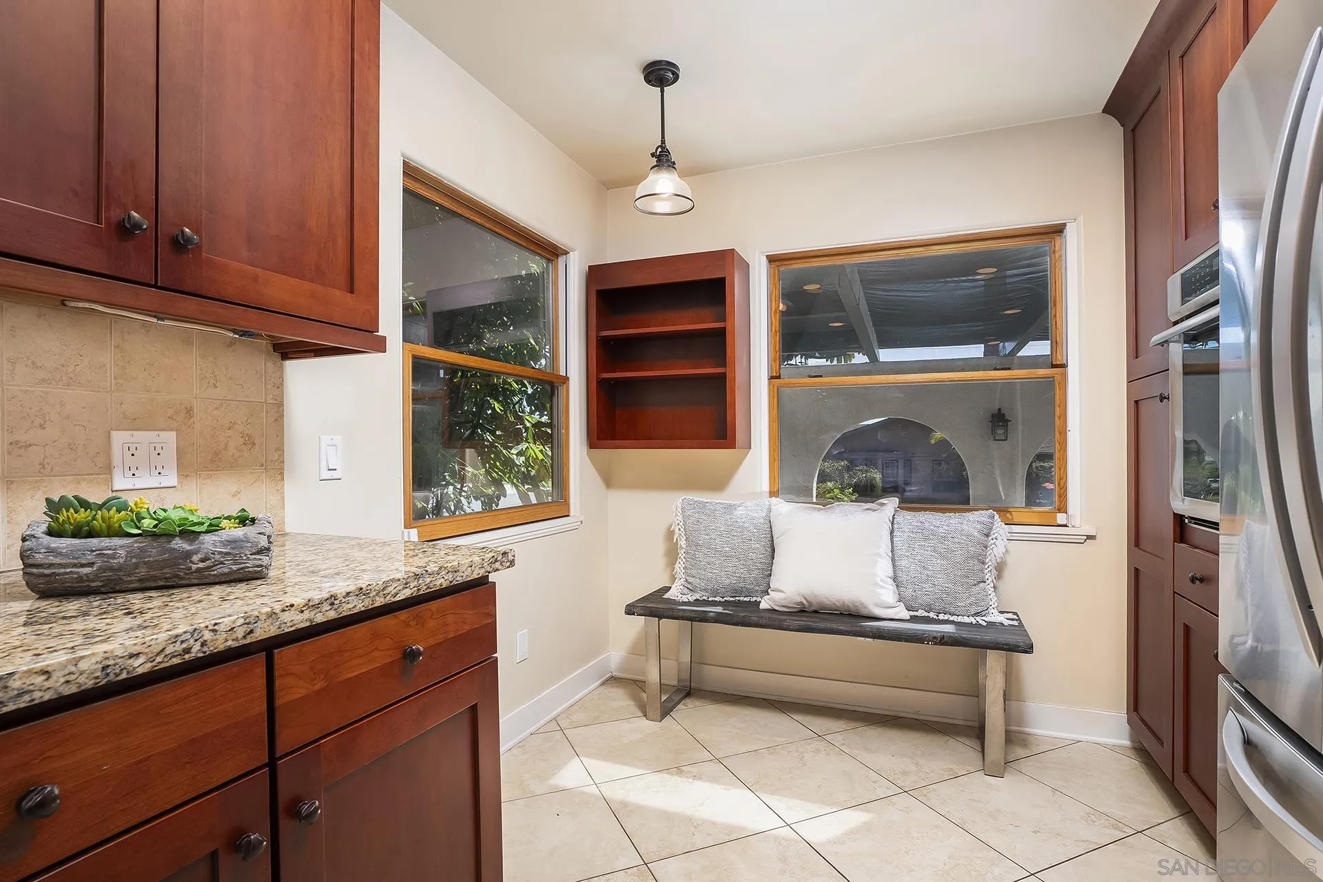 https://cdn.realtyfeed.com/cdn/127/260023098/410328e5f3a3f005794338321da789f8.webp