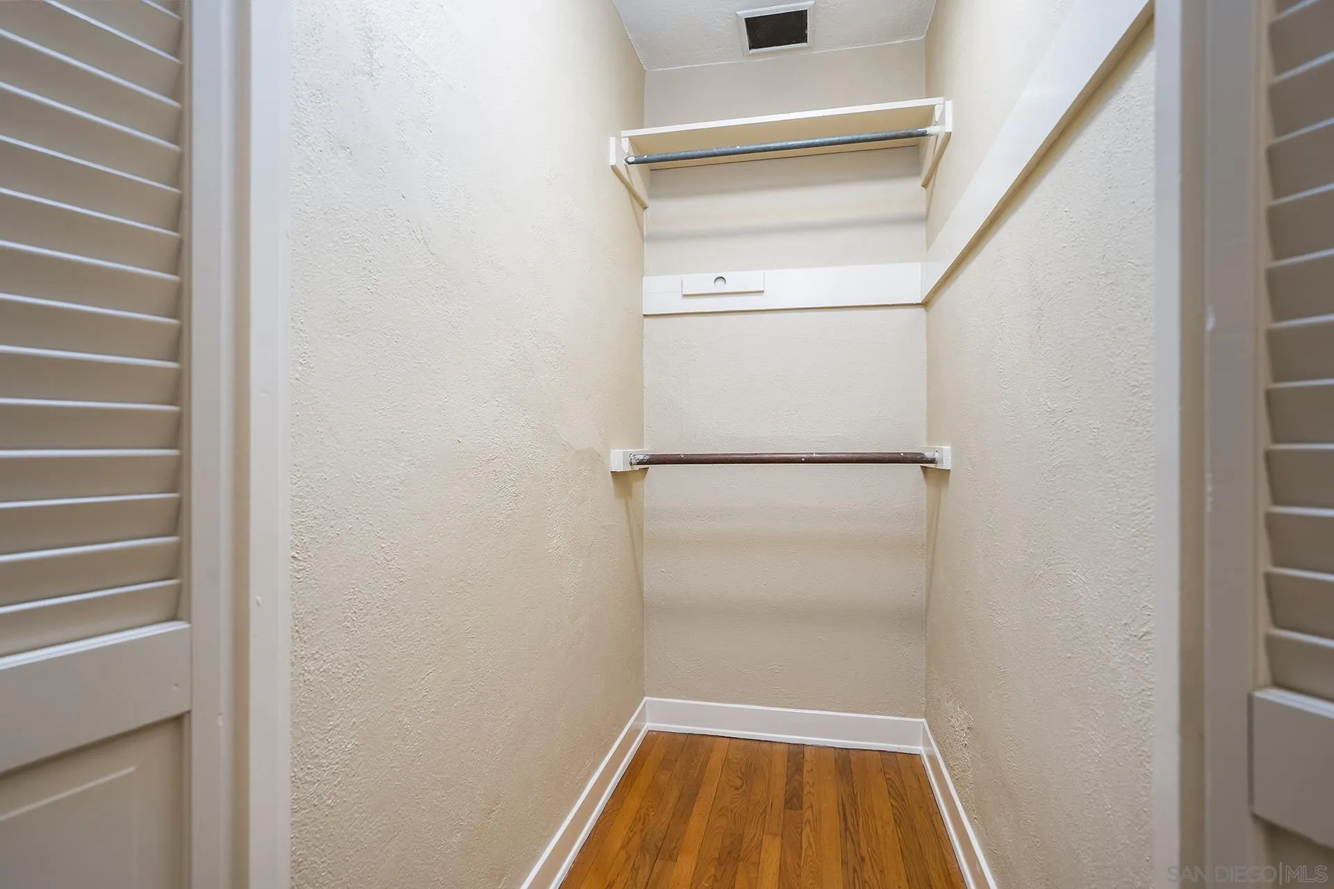 https://cdn.realtyfeed.com/cdn/127/260023098/4a855e95826cf44a82853d3ae7caff0e.webp