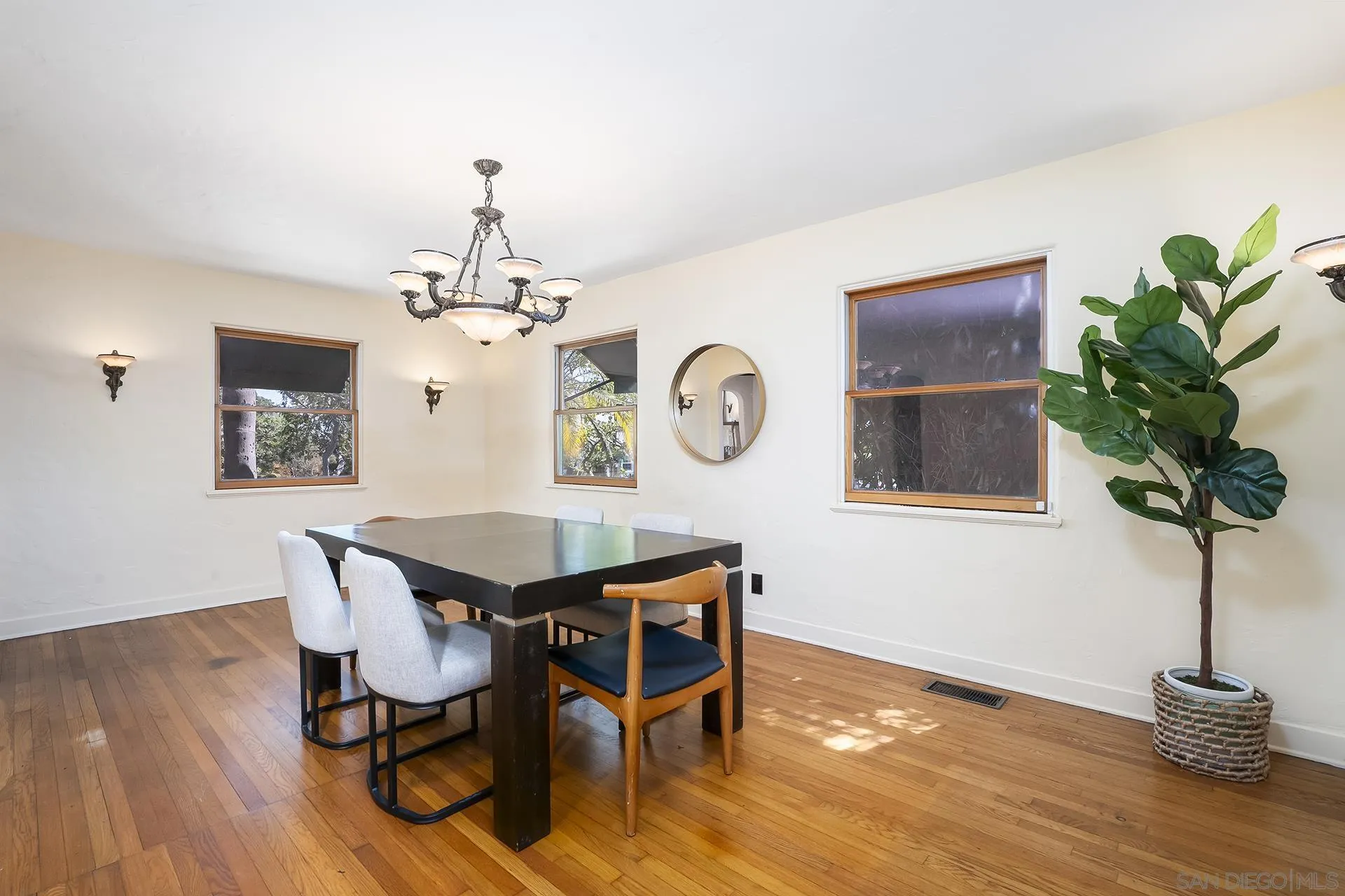 https://cdn.realtyfeed.com/cdn/127/260023098/50d5c1744c2873b7736eb3a639dbca8c.webp