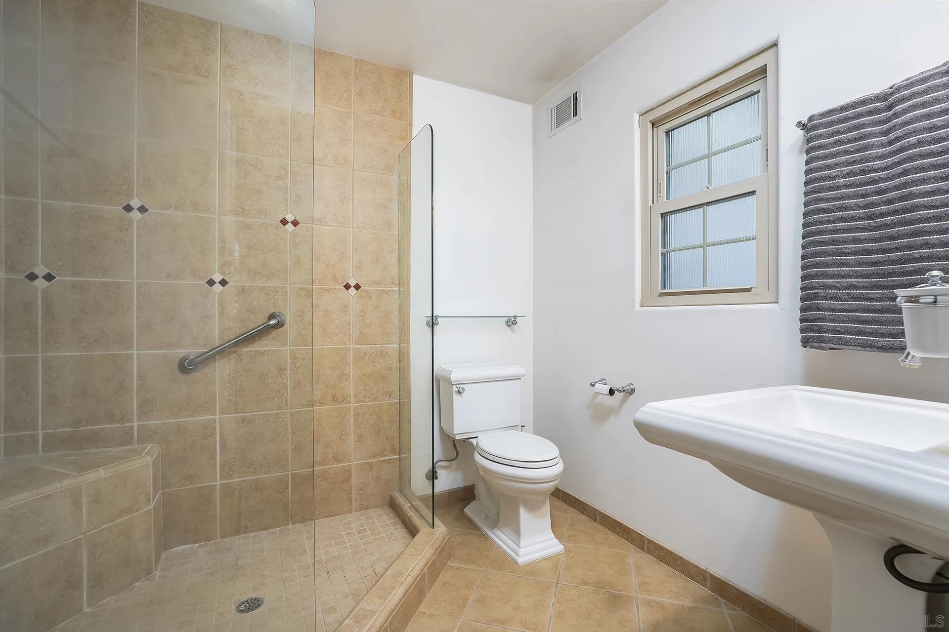 https://cdn.realtyfeed.com/cdn/127/260023098/74b8a1c7a3f1d81c9de5caf025bf52a7.webp