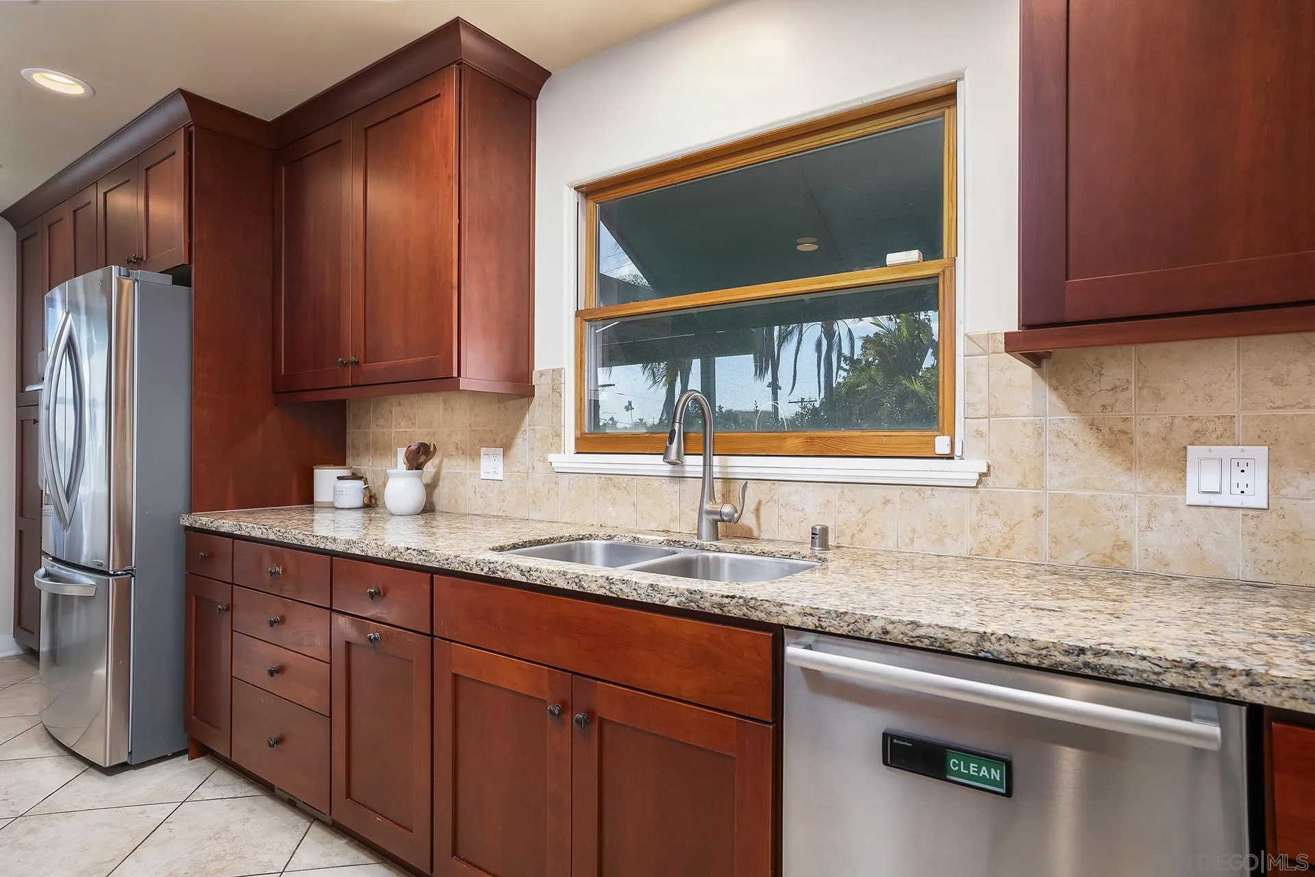 https://cdn.realtyfeed.com/cdn/127/260023098/f4b8f9113092477cf94da0741c300b04.webp