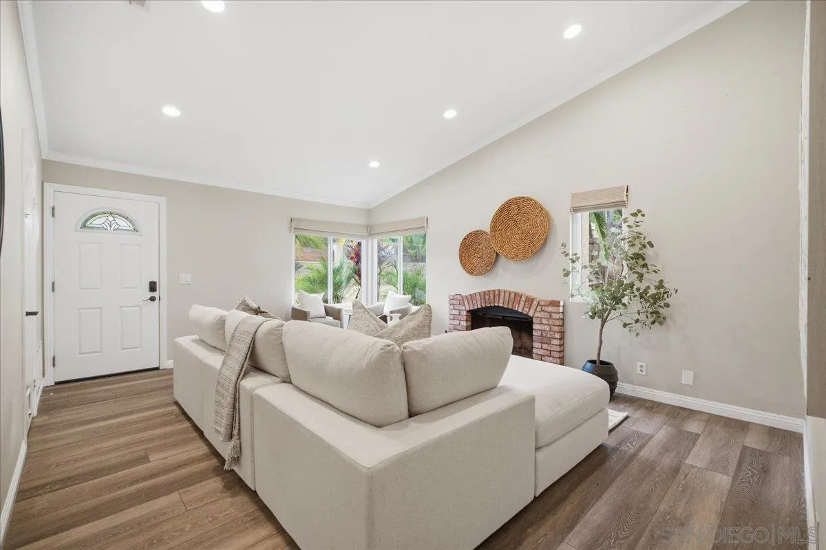 https://cdn.realtyfeed.com/cdn/127/260023102/1966da8554806080732e304b969c1a06.webp