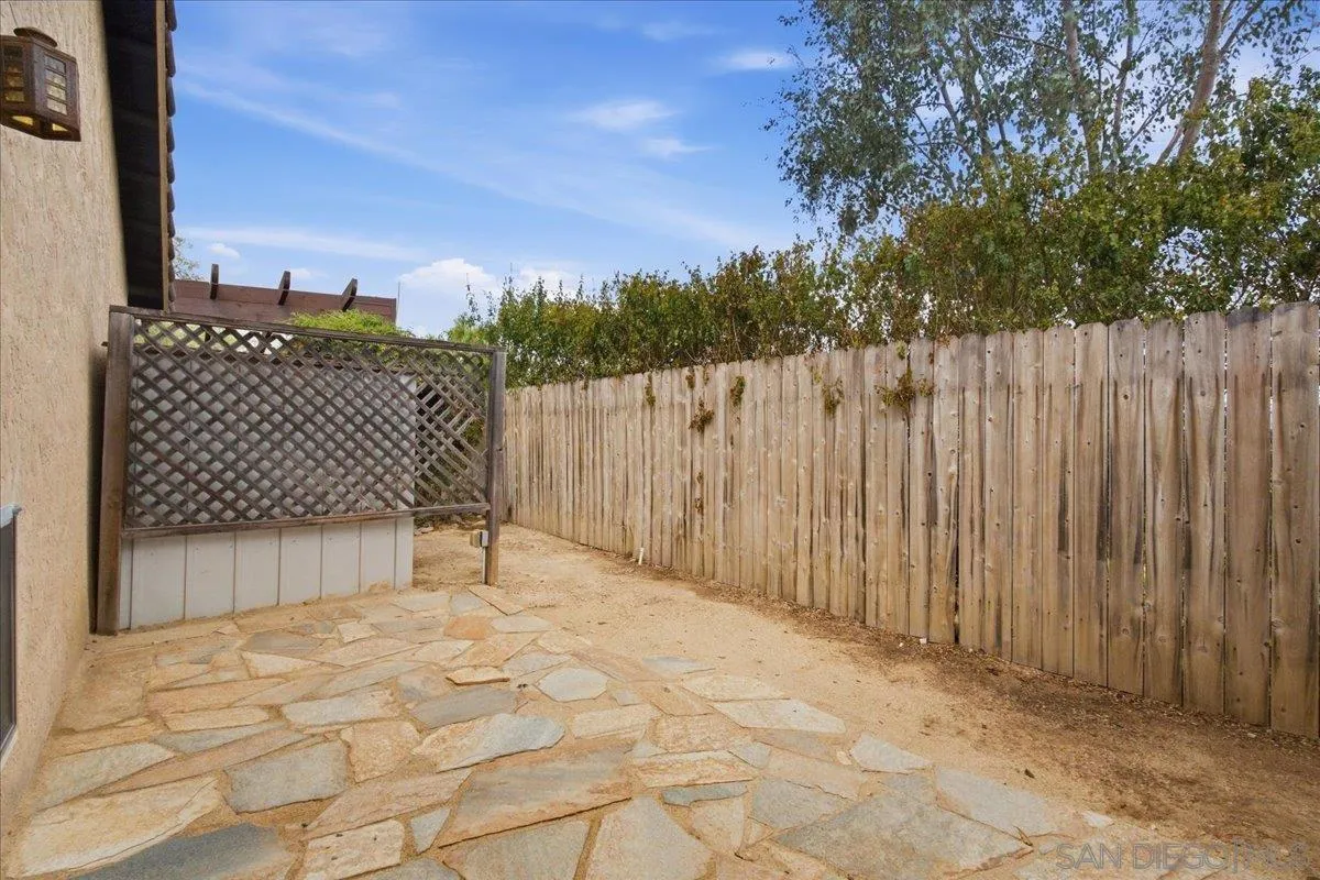 https://cdn.realtyfeed.com/cdn/127/260023102/e7040fc6a6e50eb0750fdcff3706c712.webp