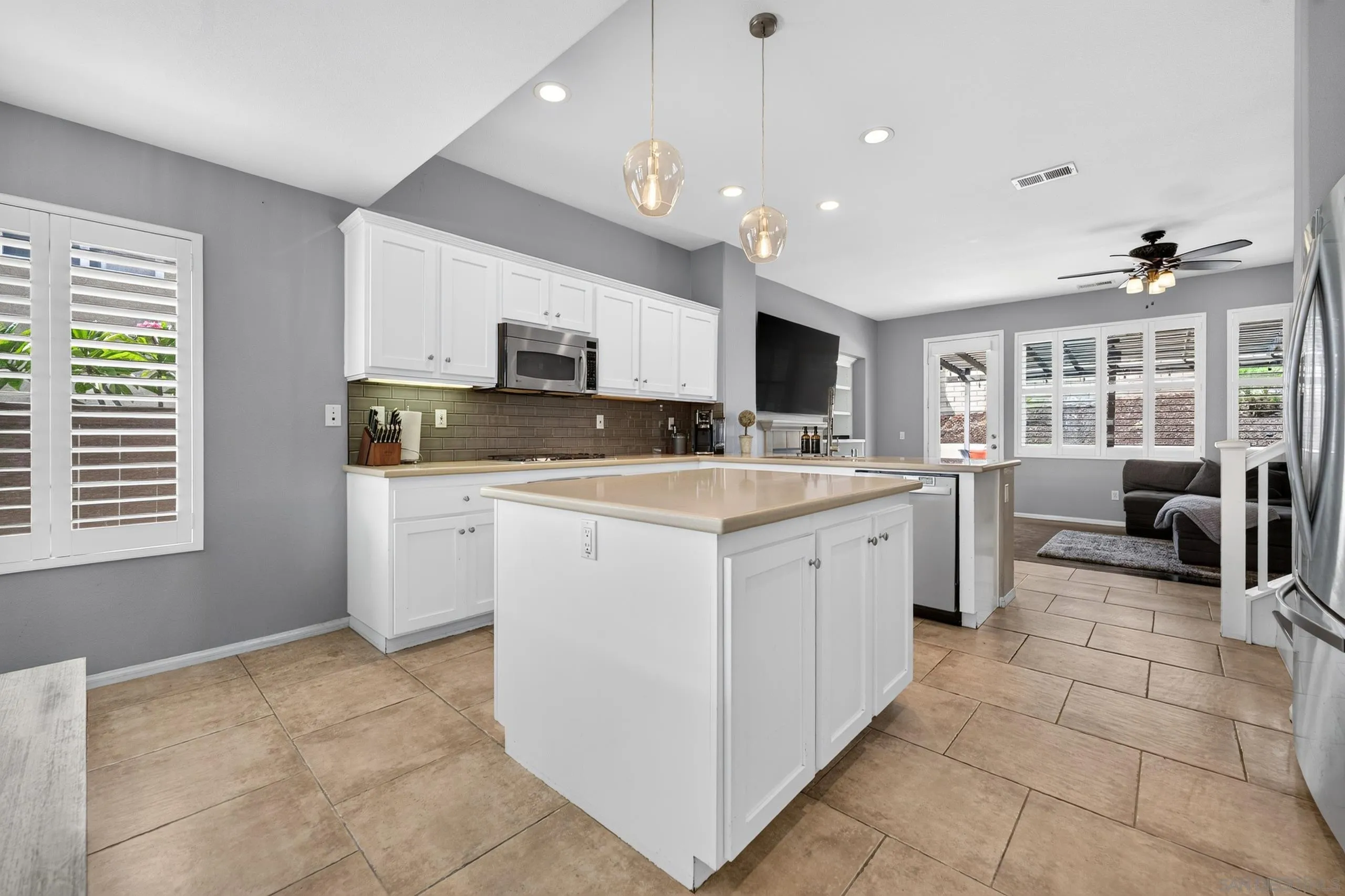 https://cdn.realtyfeed.com/cdn/127/260023112/5aca707426e0faee7a3fefaec5990013.webp