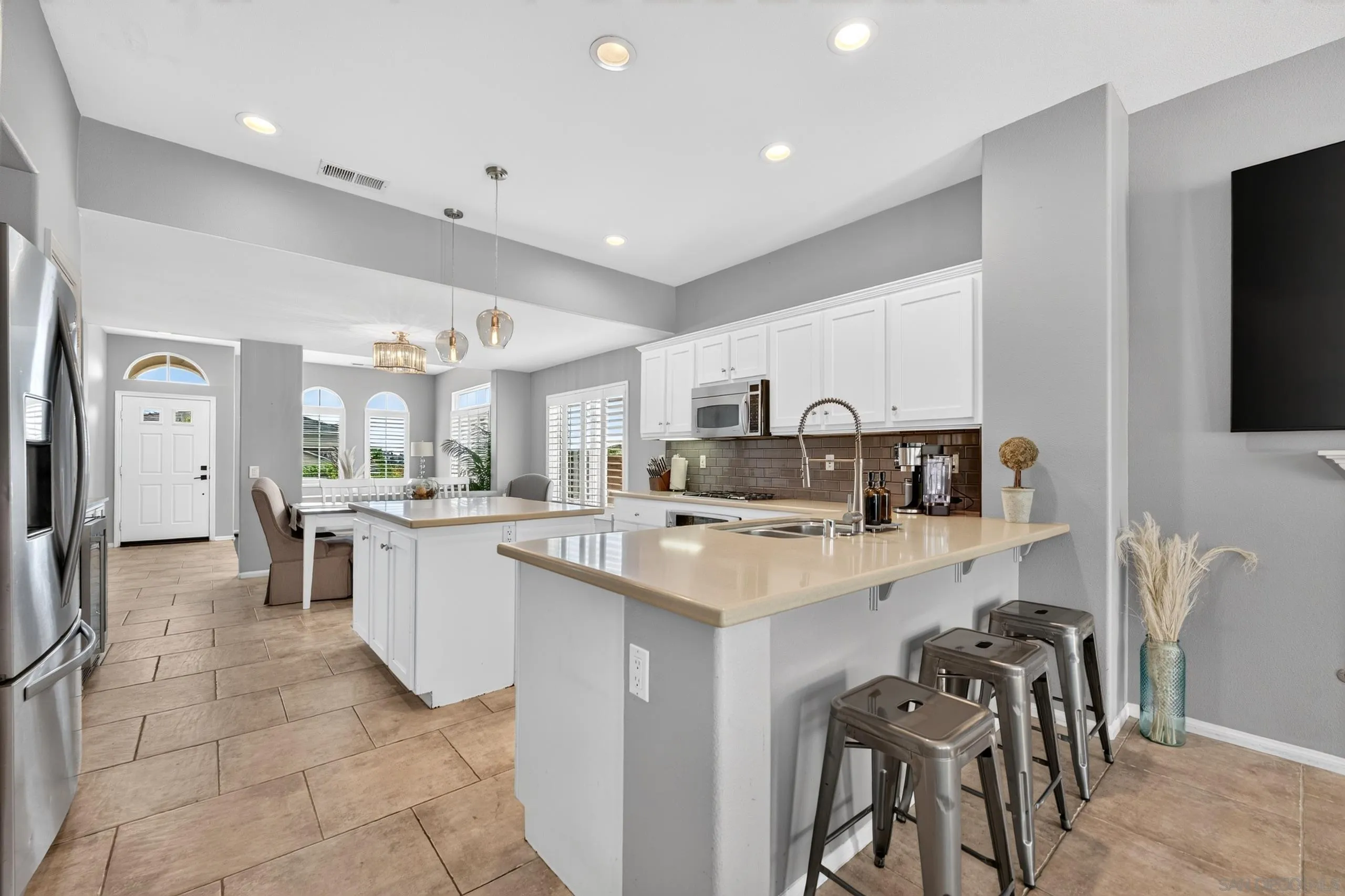 https://cdn.realtyfeed.com/cdn/127/260023112/6e20151d6a3f4f6f5846ff60130e452b.webp