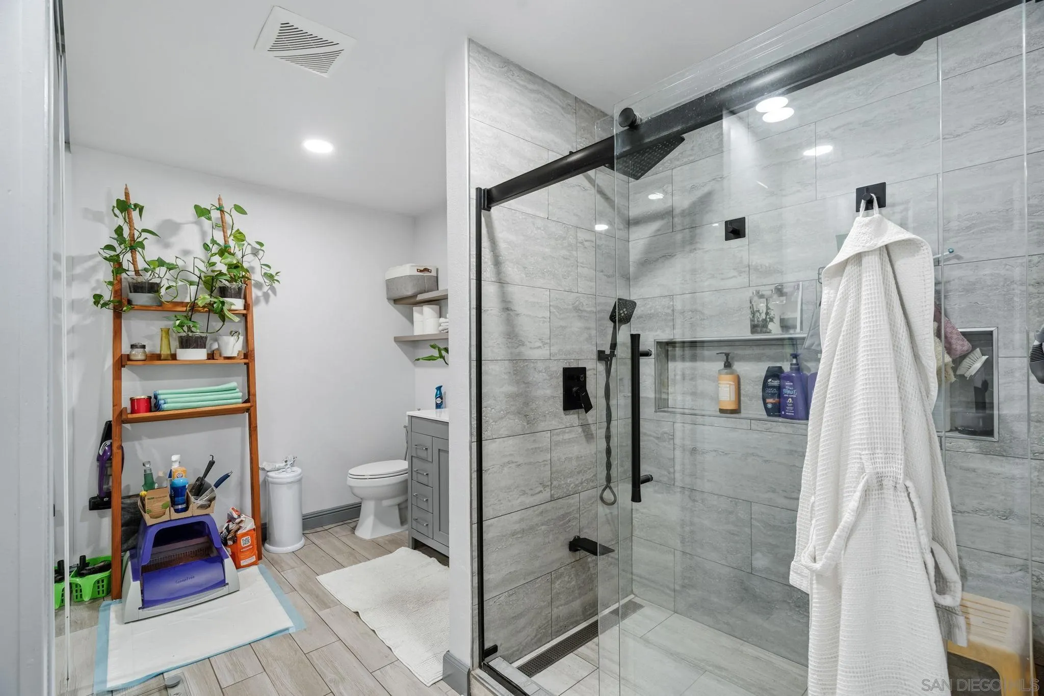 https://cdn.realtyfeed.com/cdn/127/260023115/03a79af8e392598cc30aee740e0c9919.webp