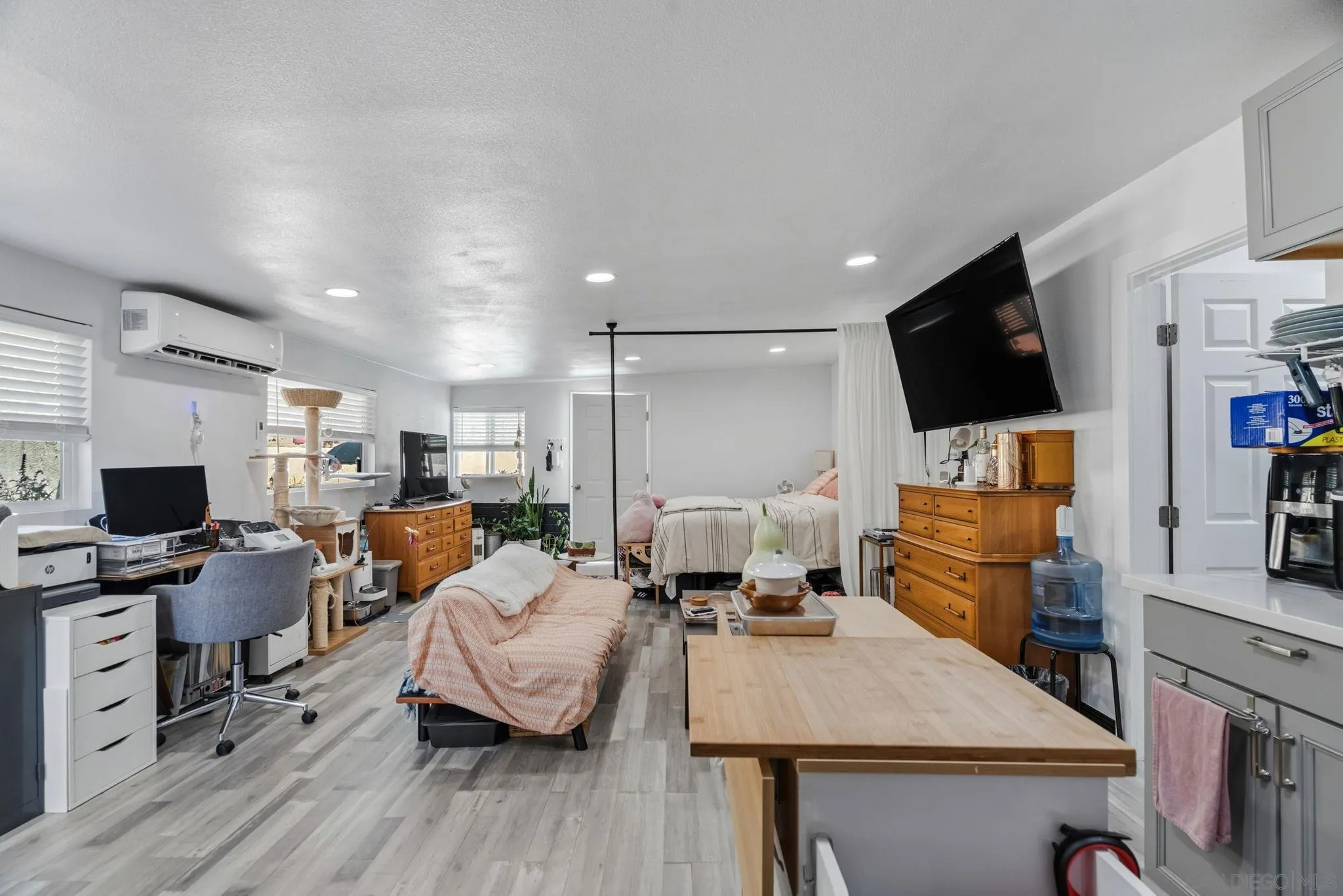 https://cdn.realtyfeed.com/cdn/127/260023115/04a96df7069f368d71510bdb1a4beebf.webp
