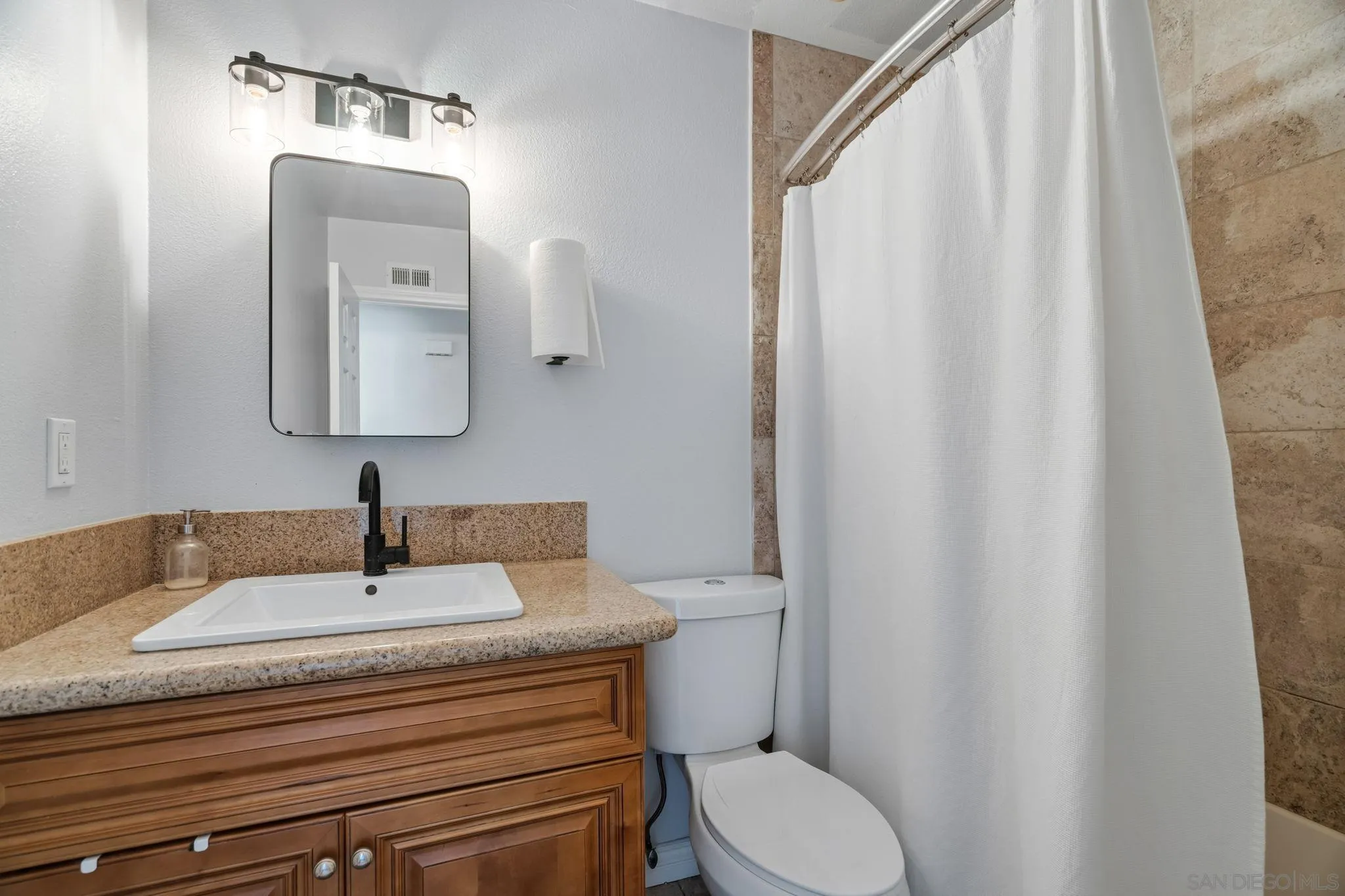 https://cdn.realtyfeed.com/cdn/127/260023115/284028d70b61e68a668b35e286d21b4d.webp