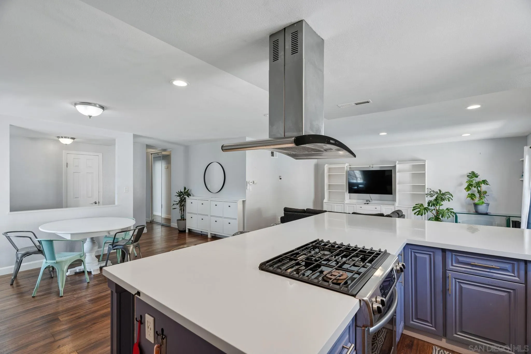 https://cdn.realtyfeed.com/cdn/127/260023115/8199105cb7fb00423cdc6bd3c8f474cd.webp