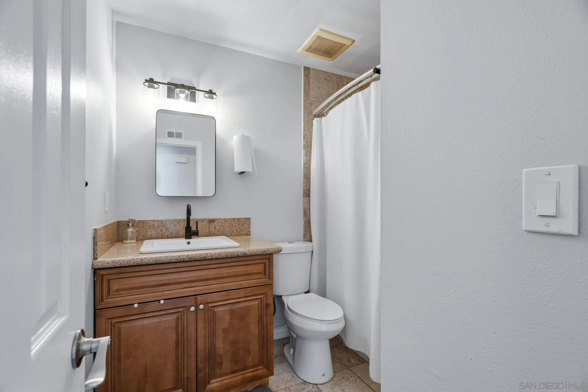 https://cdn.realtyfeed.com/cdn/127/260023115/a2247c2823b6ba3eaf1b4ac4e94a92f8.webp