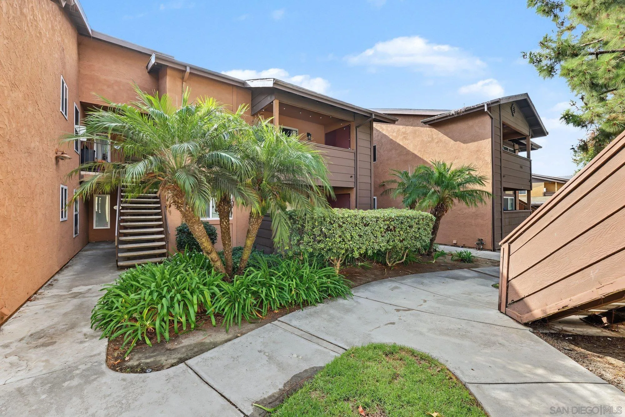 https://cdn.realtyfeed.com/cdn/127/260023120/0e99b8a0cbd7f7047a32fa33029b90e6.webp