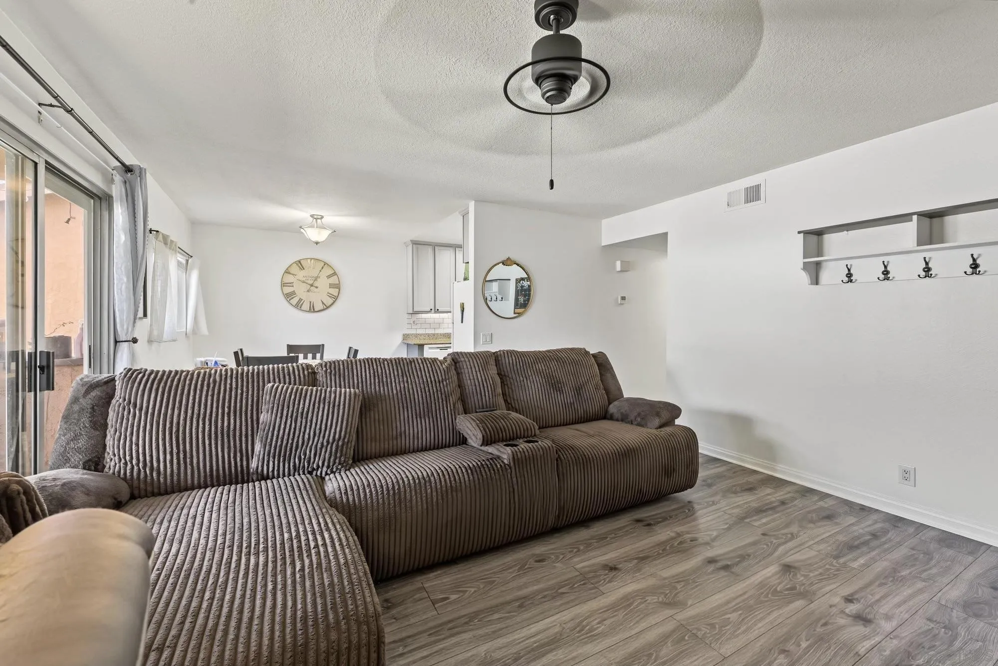 https://cdn.realtyfeed.com/cdn/127/260023120/34907307c453df3b962882a5ac797cb7.webp