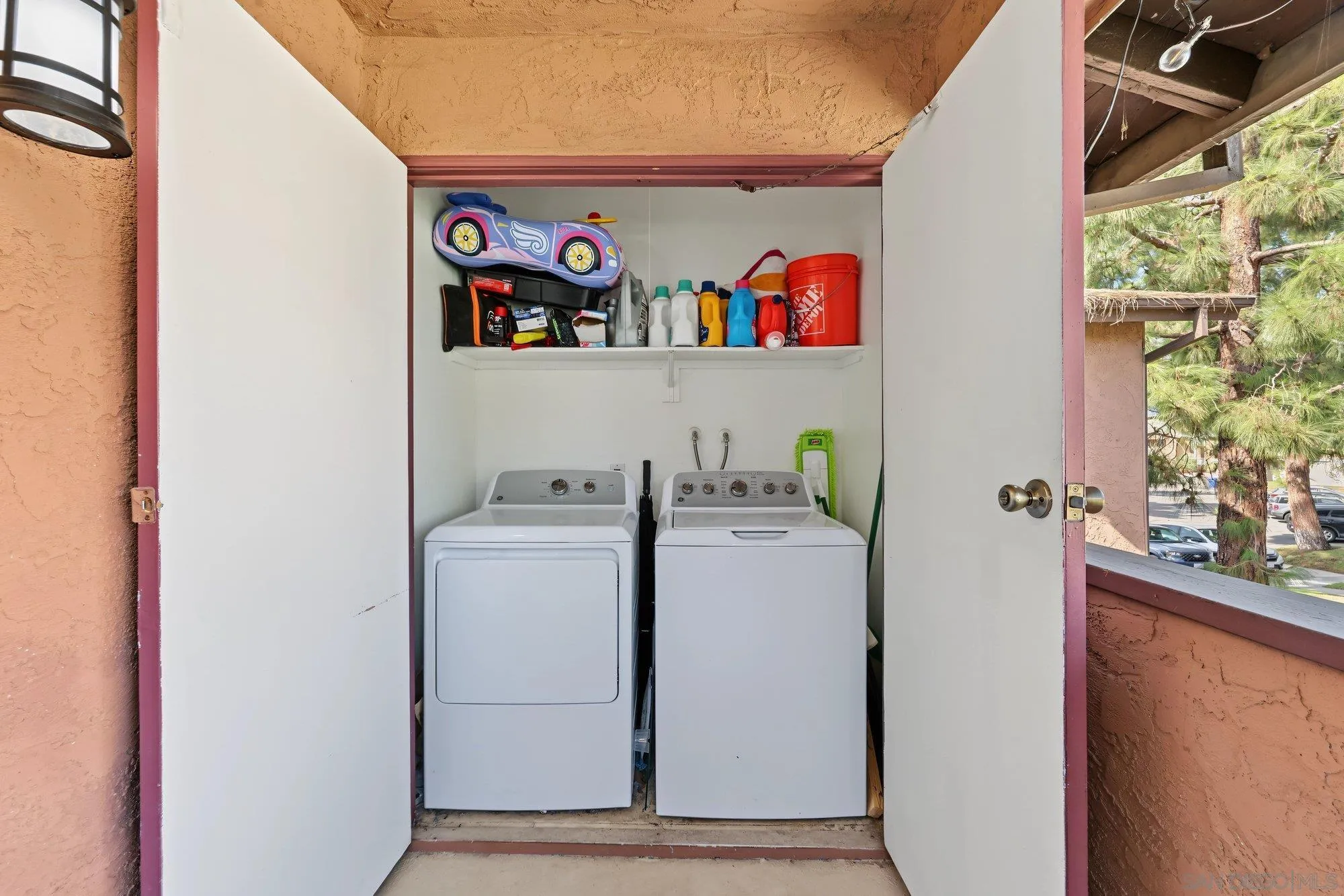 https://cdn.realtyfeed.com/cdn/127/260023120/99e2e878ef41d0b43946b7f08f9f33f4.webp