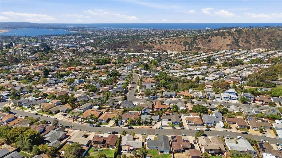 https://cdn.realtyfeed.com/cdn/127/260023127/4cebc8e03c0d25e0e2afbc370d2855c7.webp