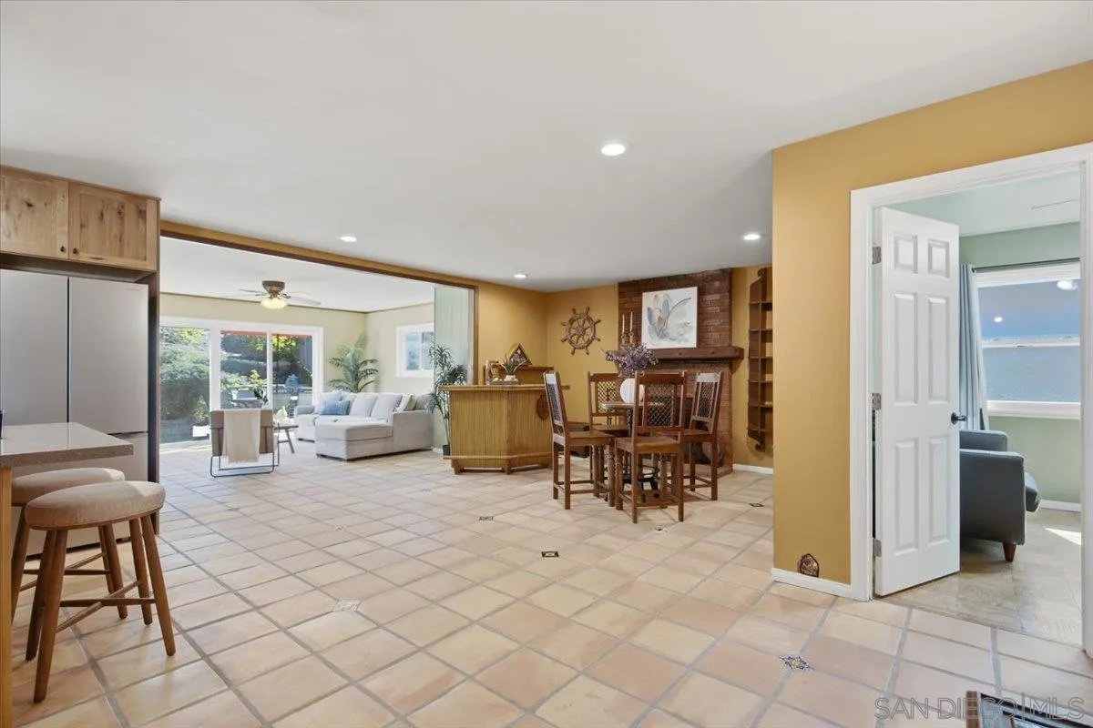 https://cdn.realtyfeed.com/cdn/127/260023127/ec6e3c5f67db36399f58ce32896a2ff6.webp