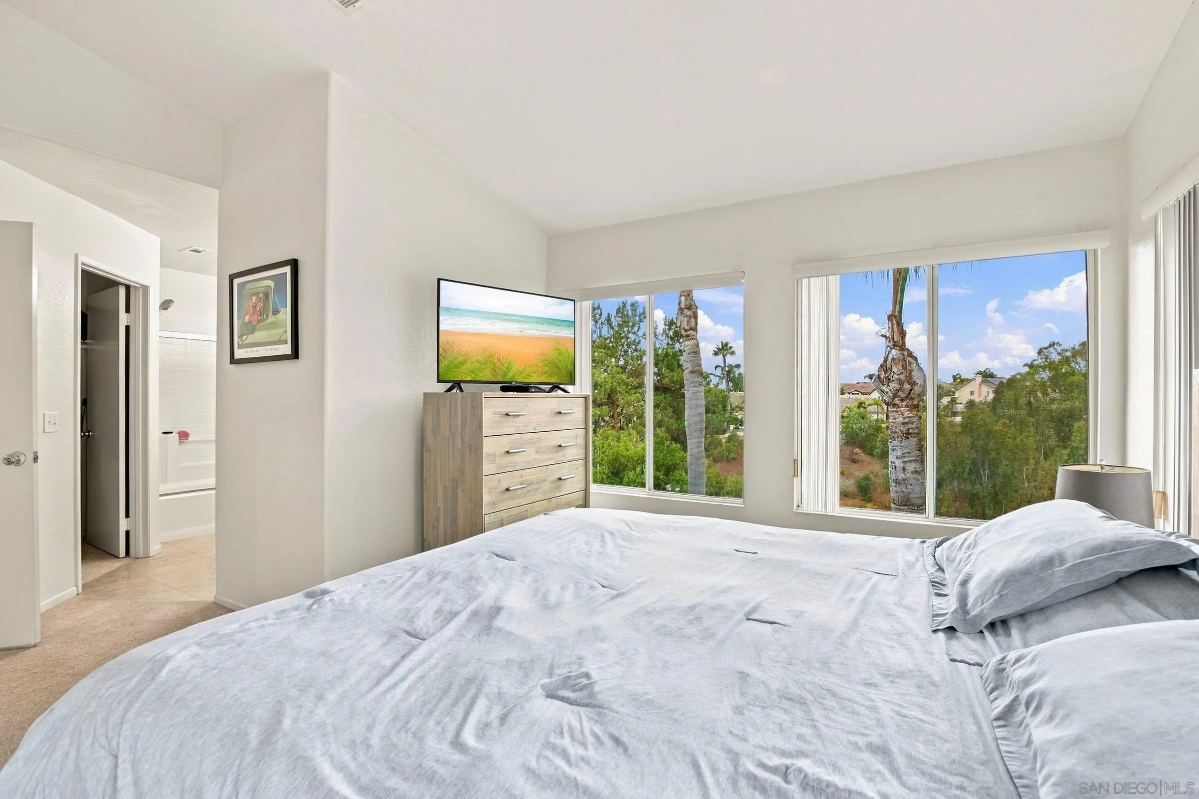 https://cdn.realtyfeed.com/cdn/127/260023128/76bef7cf00c1fe436eba643fa9809e24.webp